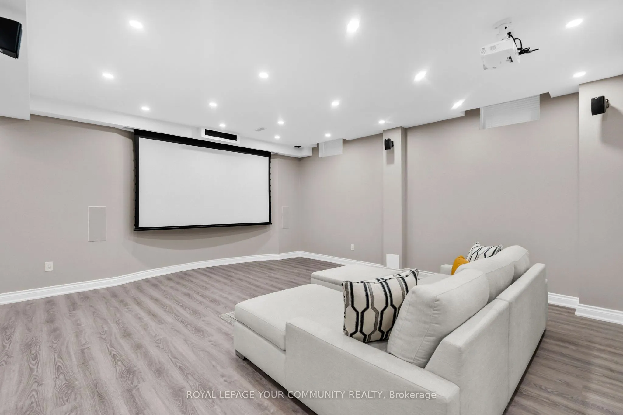 8 King Boulevard