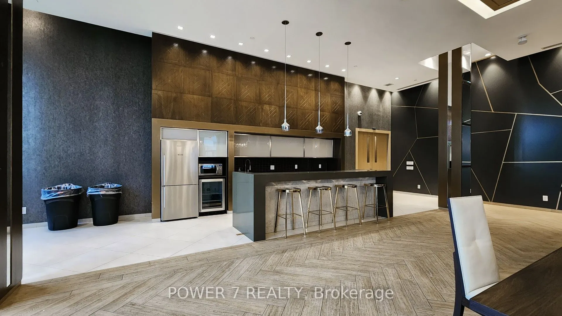 28 Uptown Drive, #718