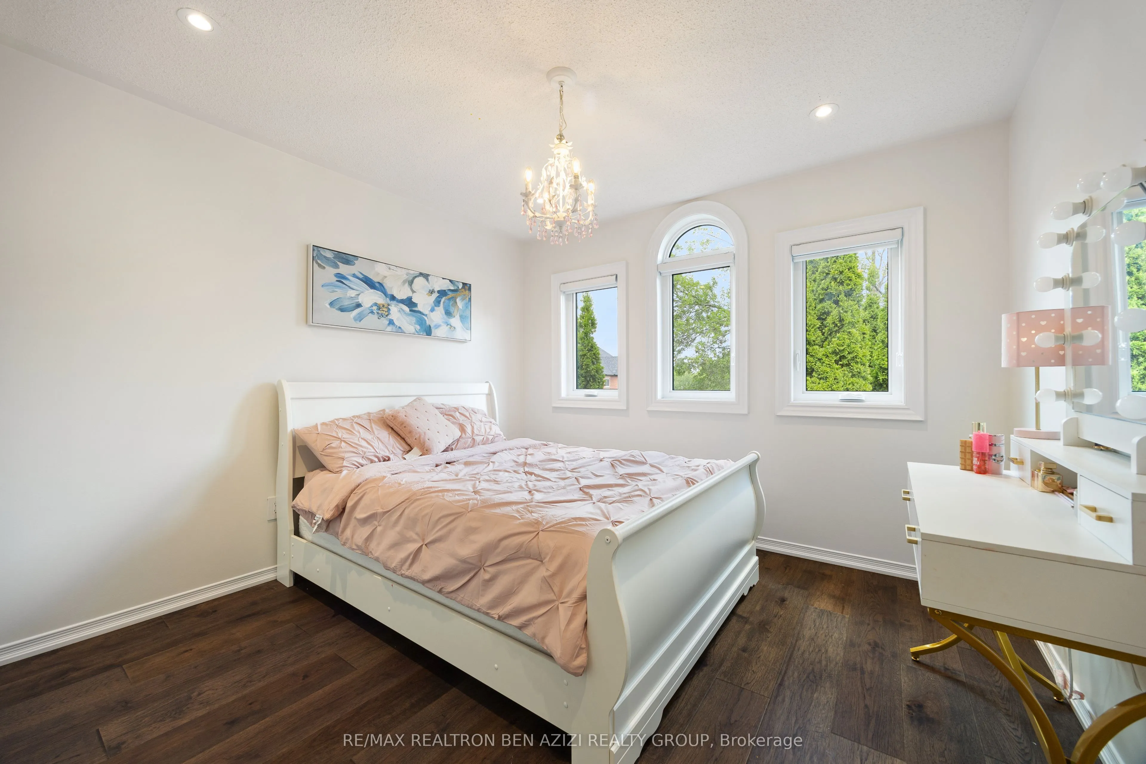 78 Charing Crescent