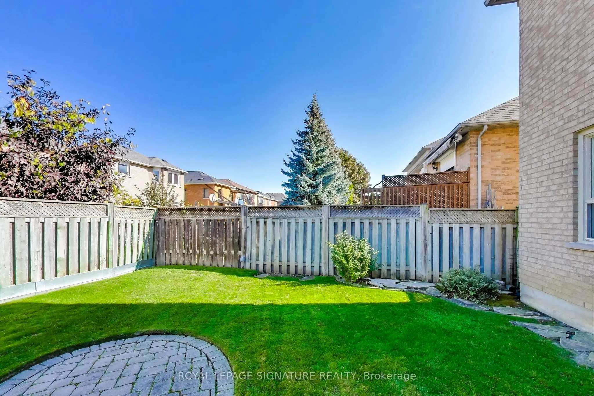 127 Mountcharles Crescent