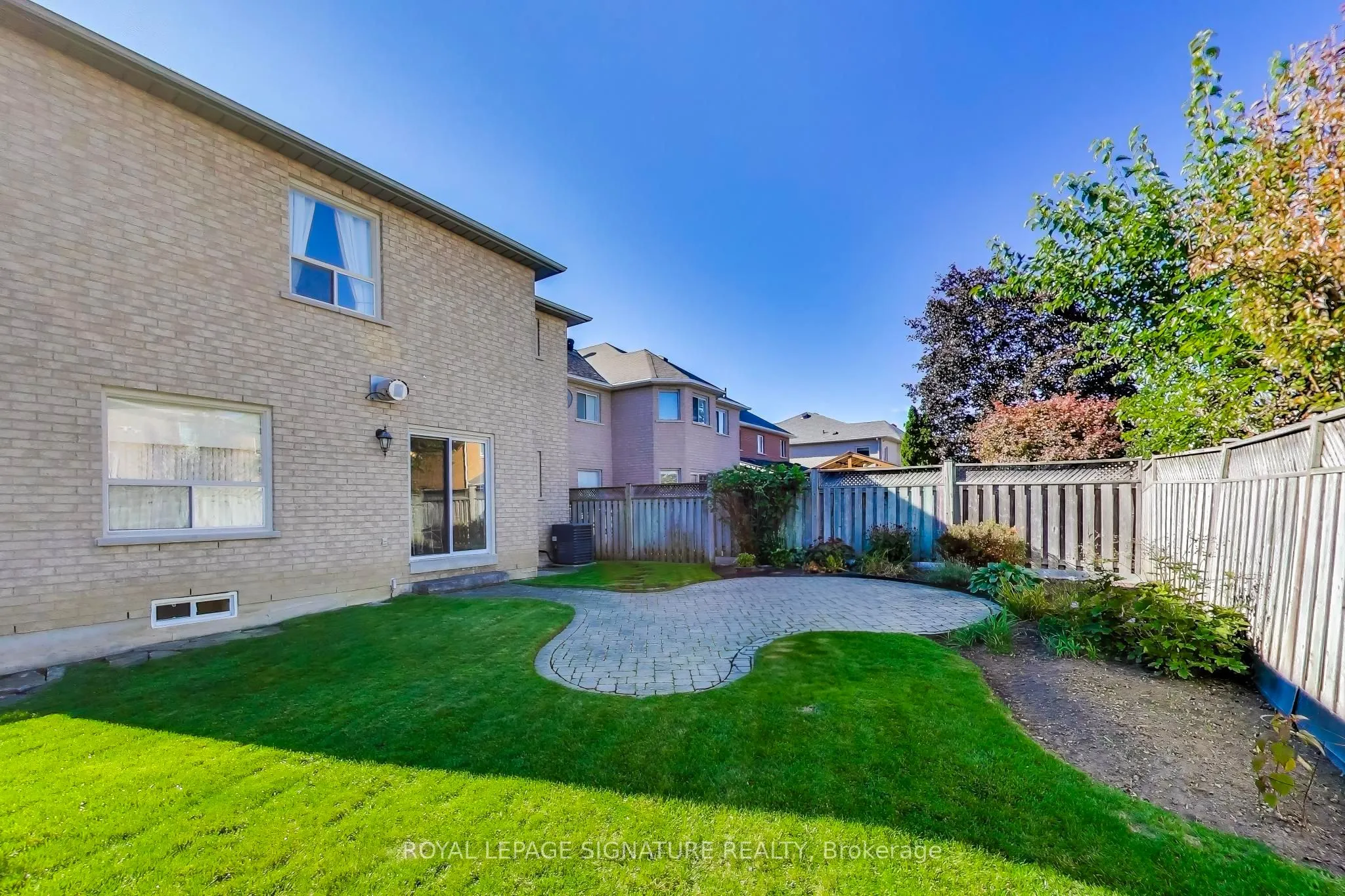 127 Mountcharles Crescent
