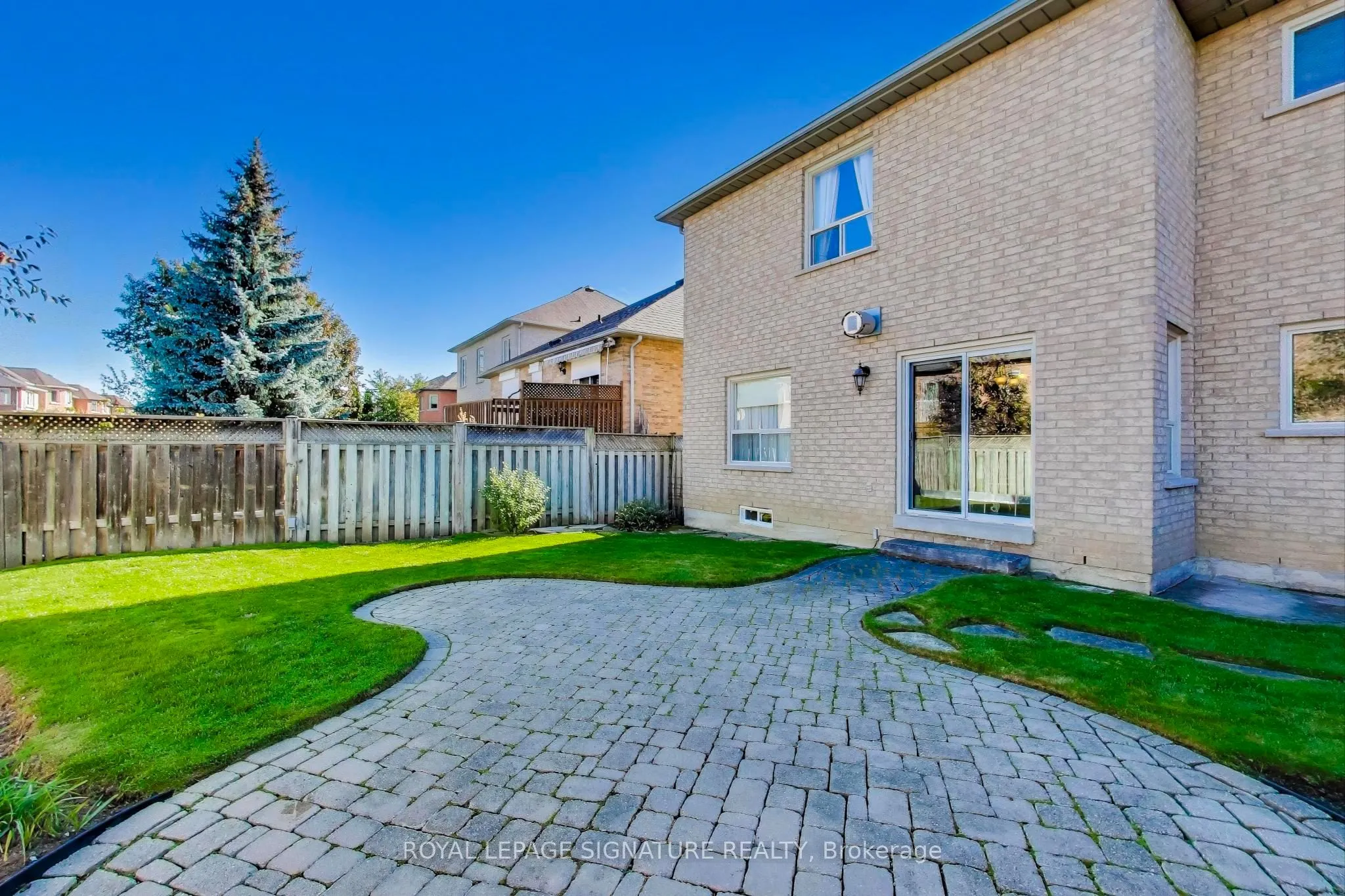 127 Mountcharles Crescent