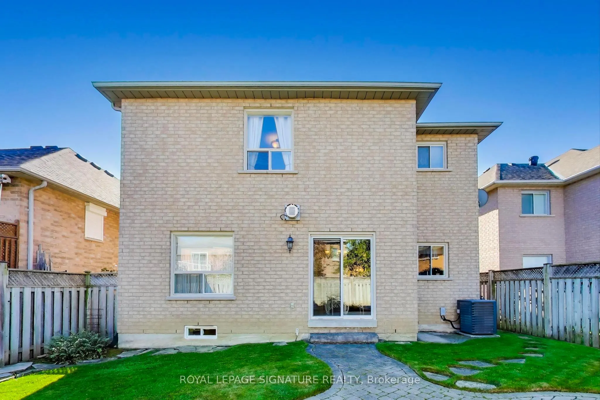 127 Mountcharles Crescent