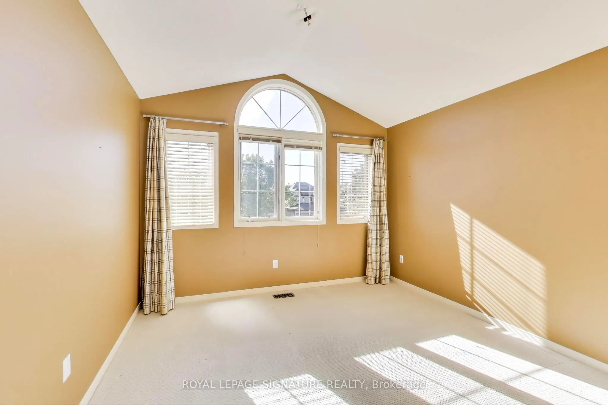 127 Mountcharles Crescent