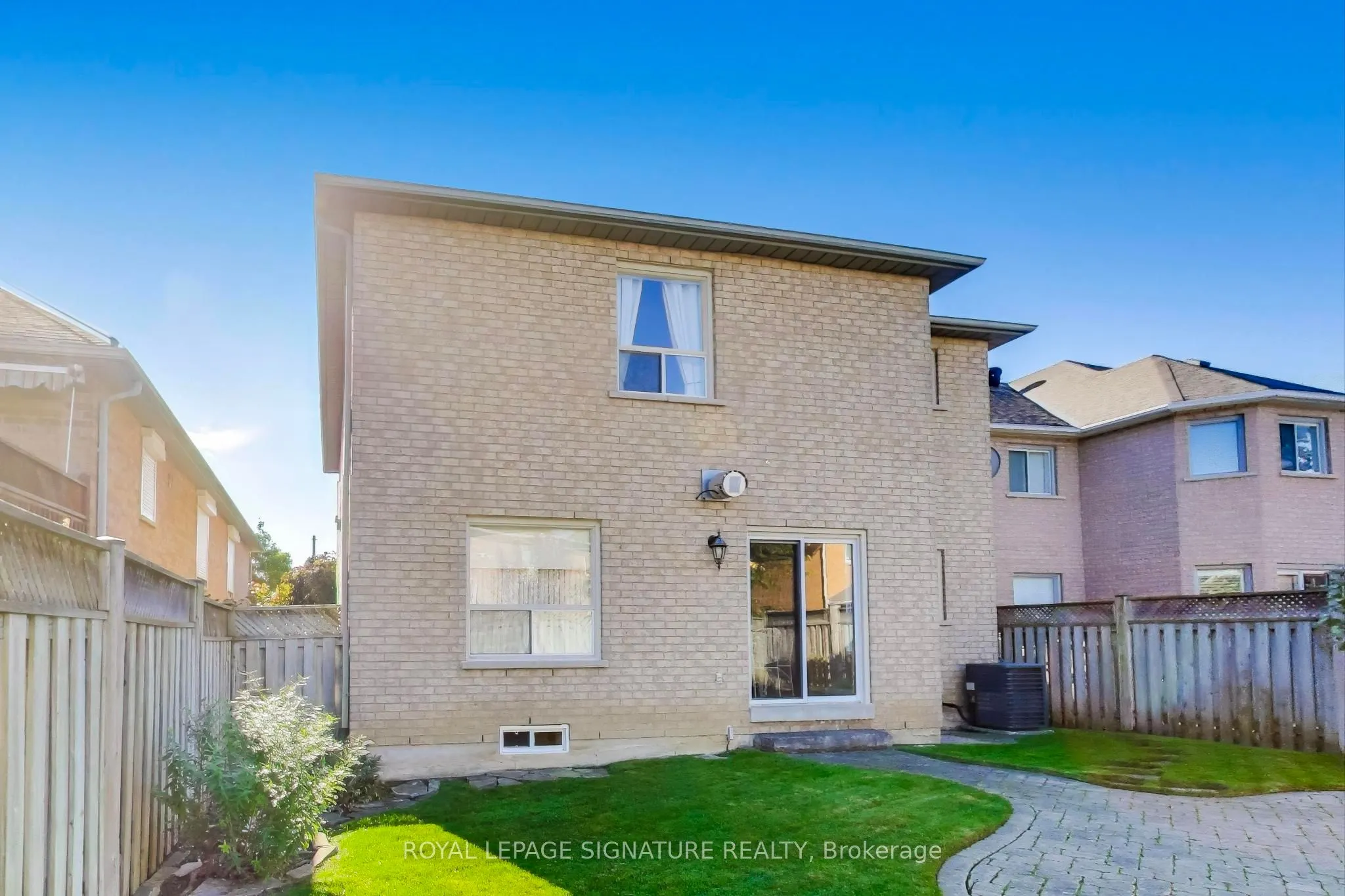 127 Mountcharles Crescent