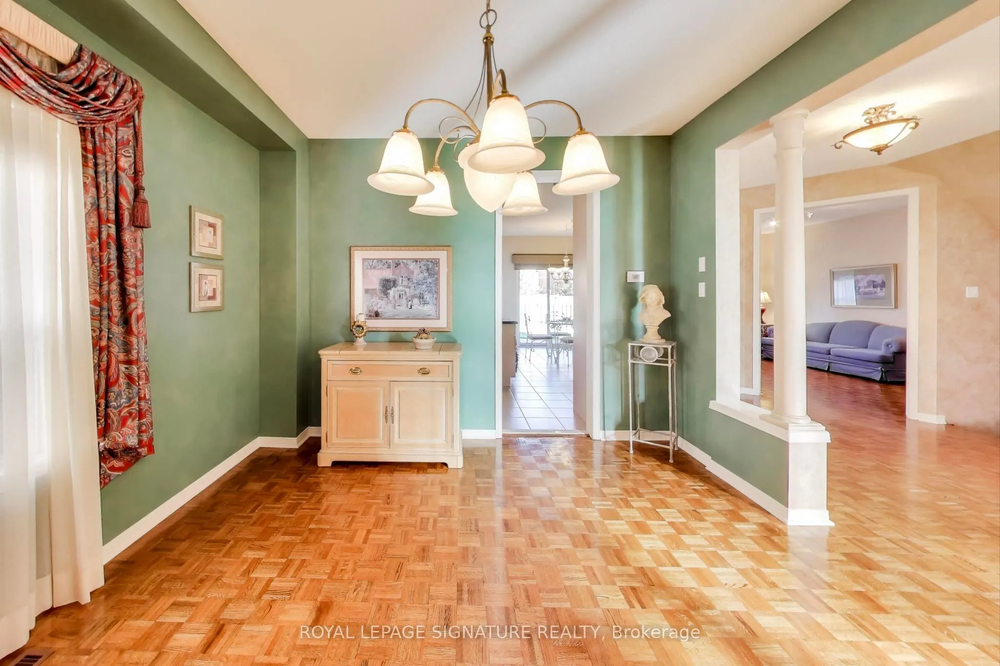 127 Mountcharles Crescent