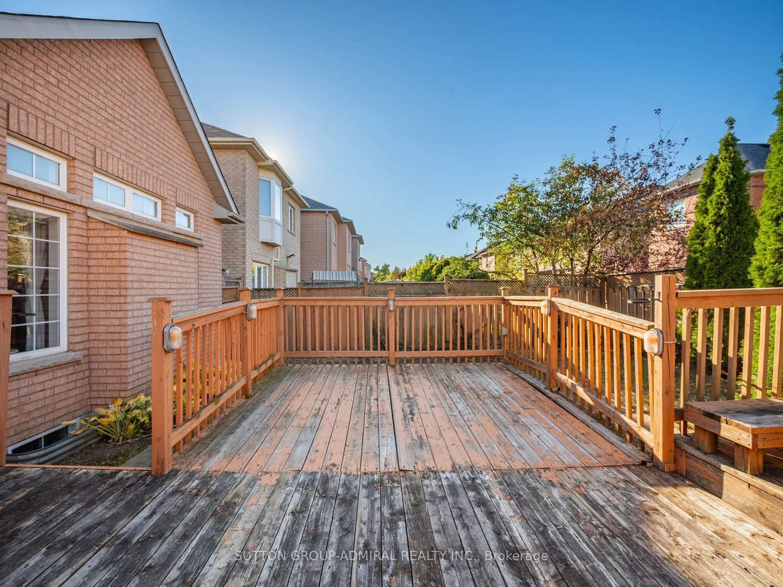 54 Golden Oak Avenue