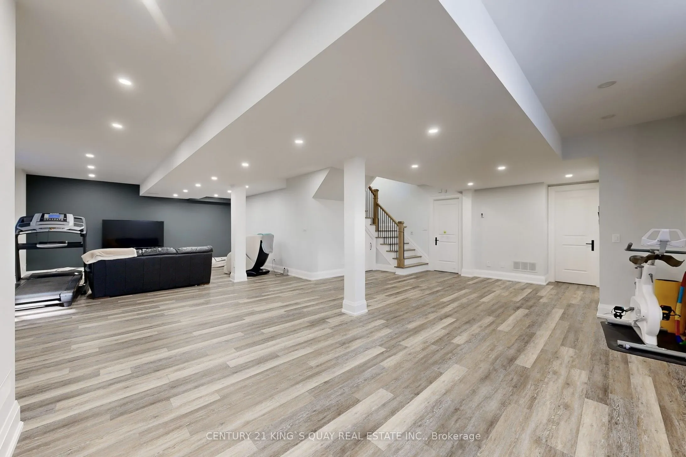8 Parkway Avenue