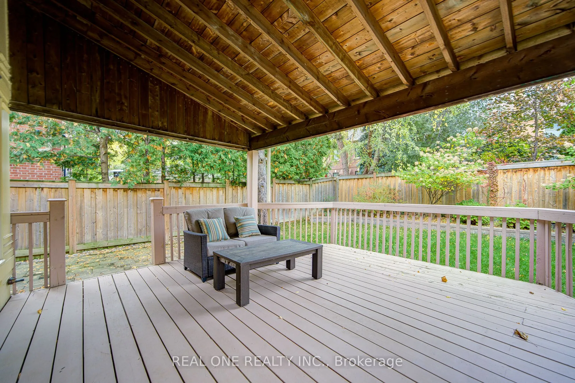 75 Willett Crescent