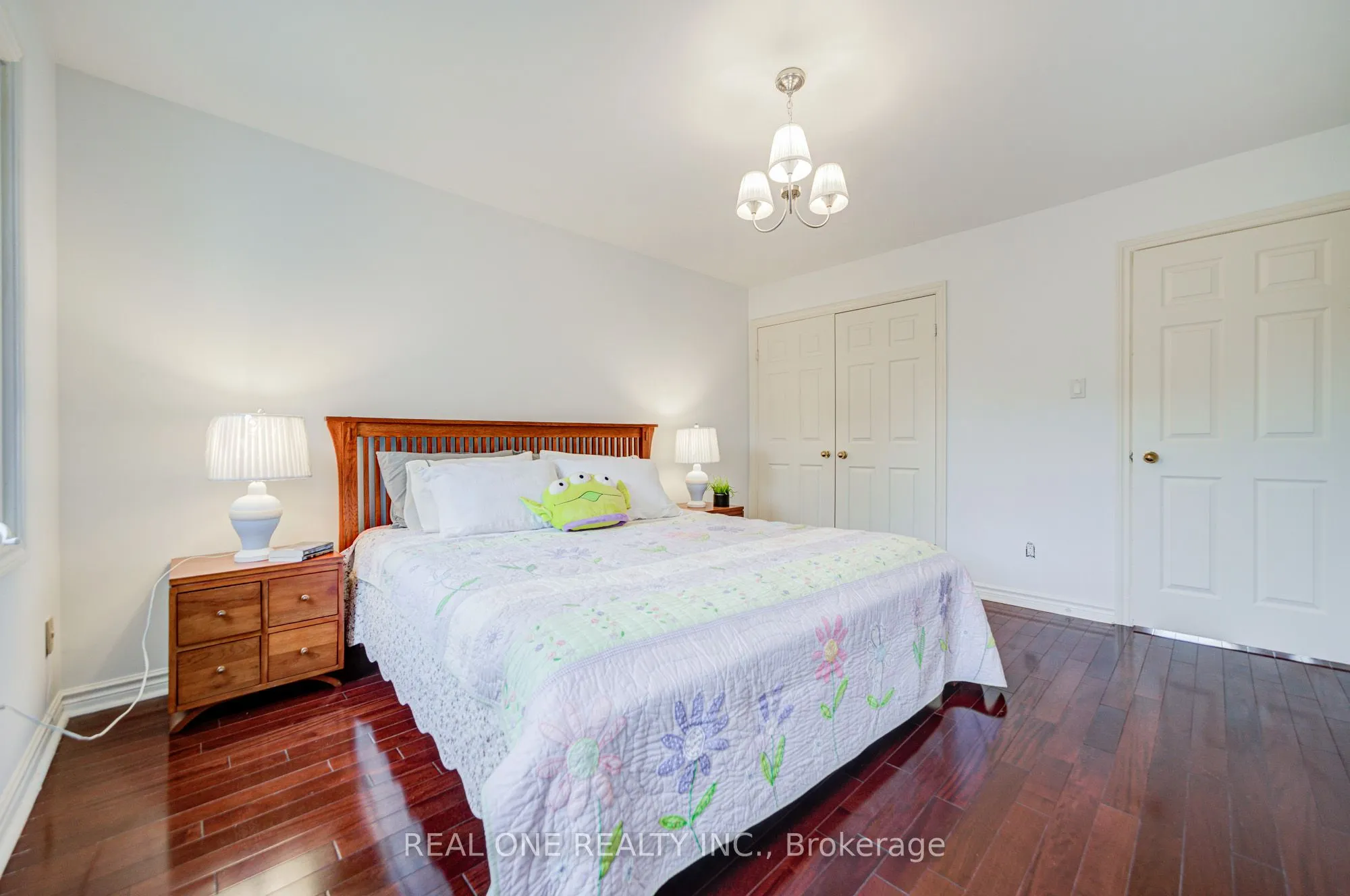75 Willett Crescent
