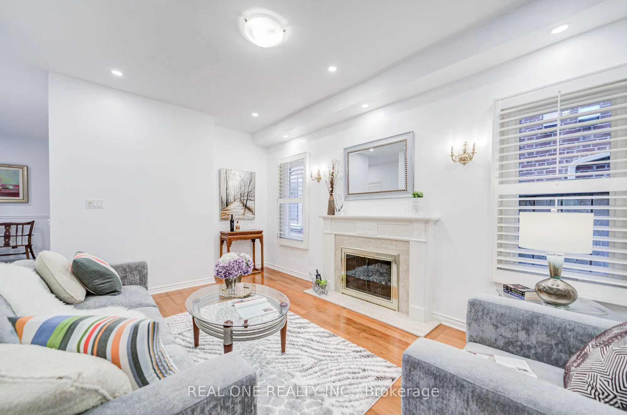 75 Willett Crescent