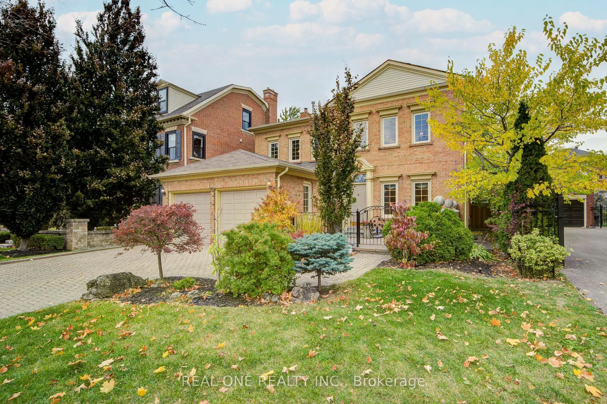 75 Willett Crescent