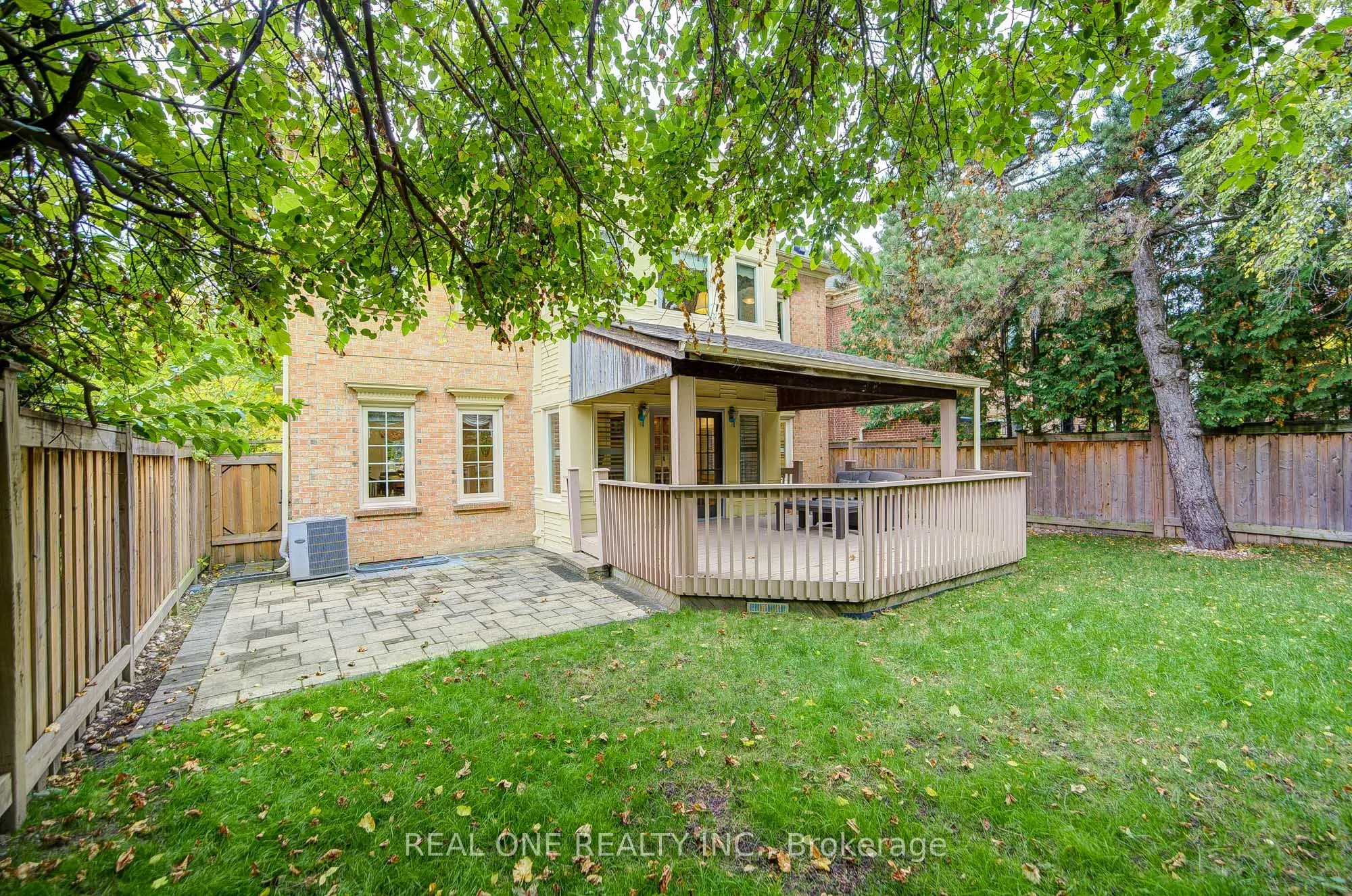 75 Willett Crescent