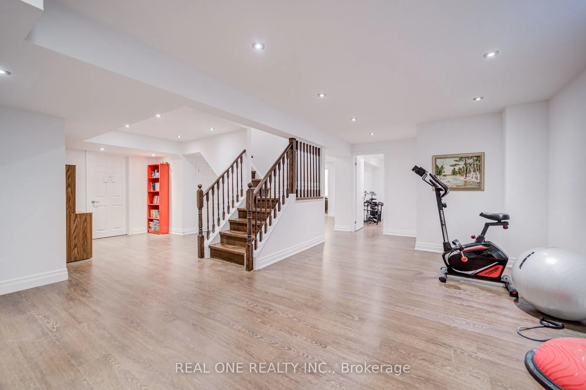 75 Willett Crescent