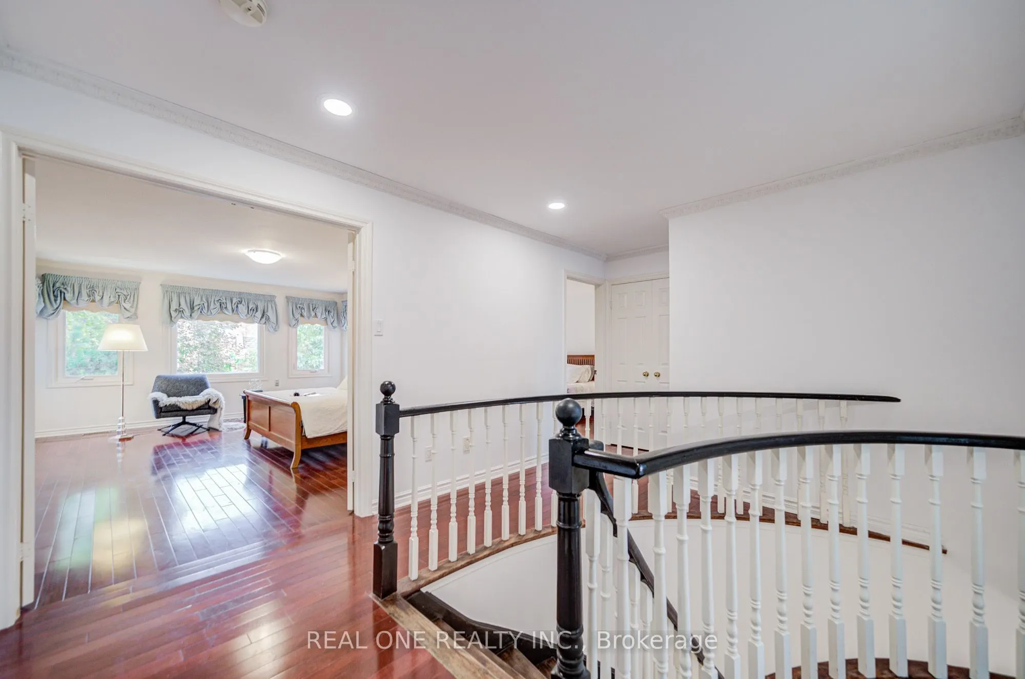 75 Willett Crescent