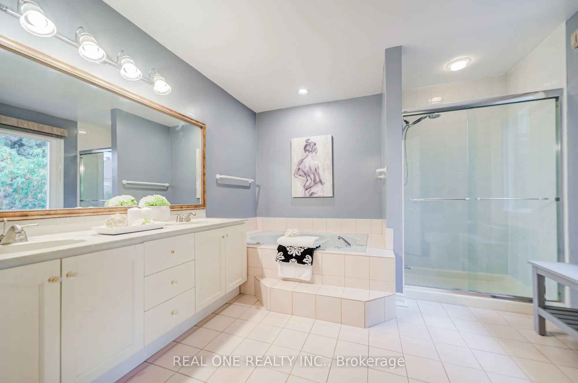 75 Willett Crescent