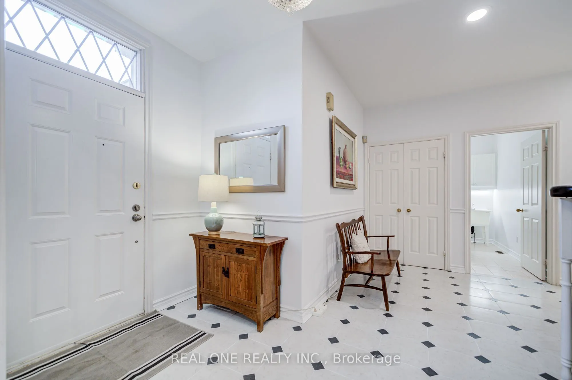 75 Willett Crescent