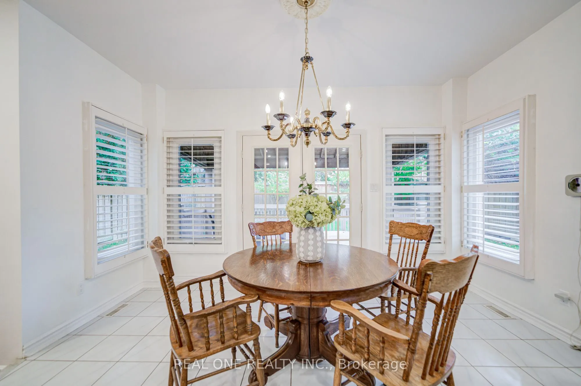 75 Willett Crescent