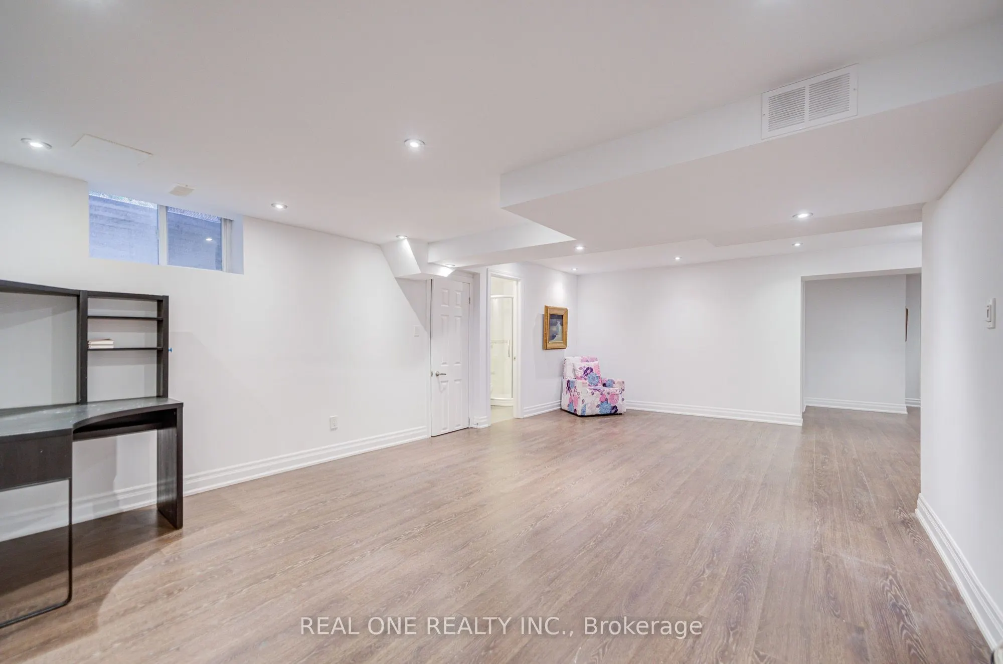75 Willett Crescent