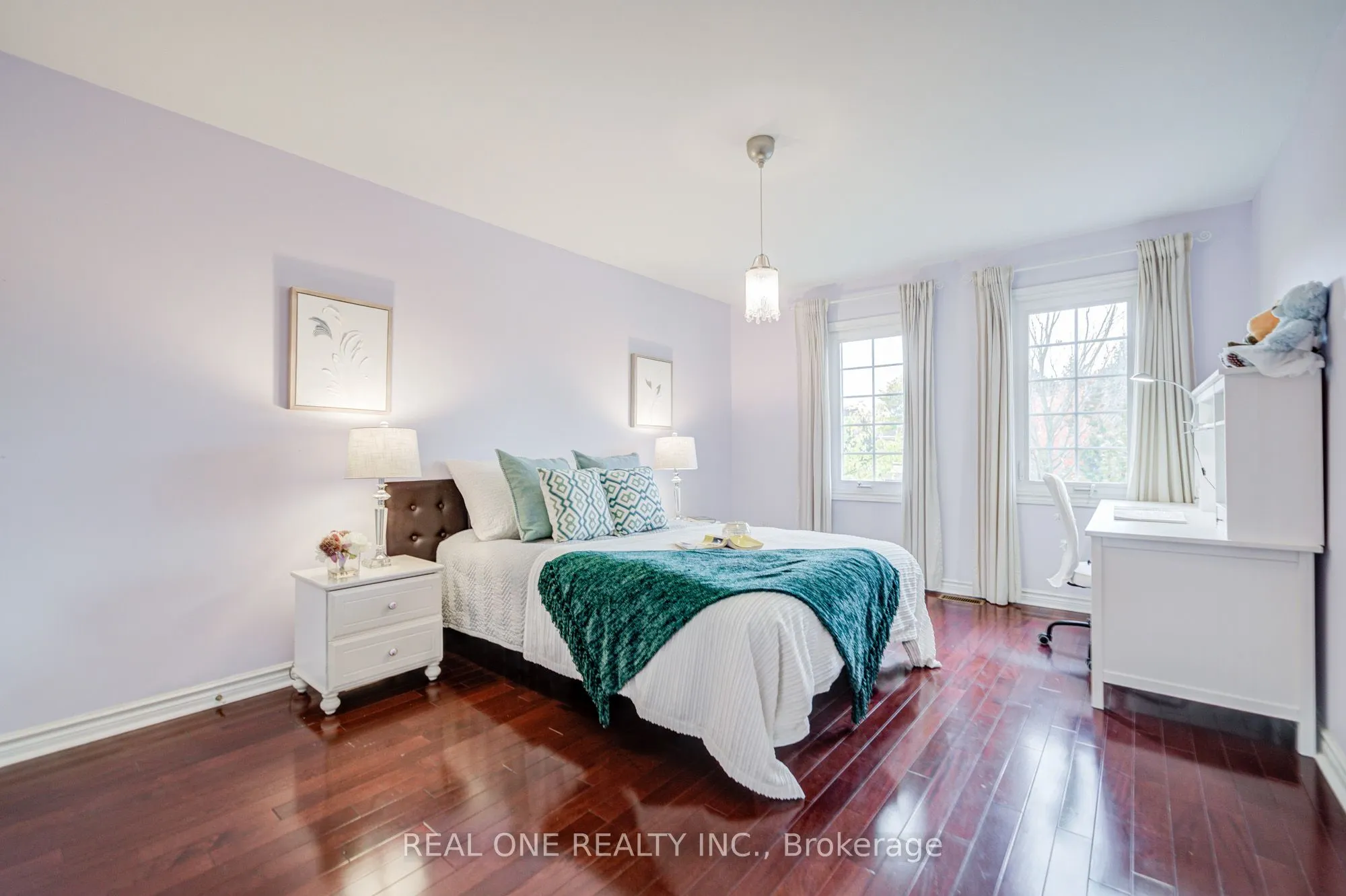 75 Willett Crescent