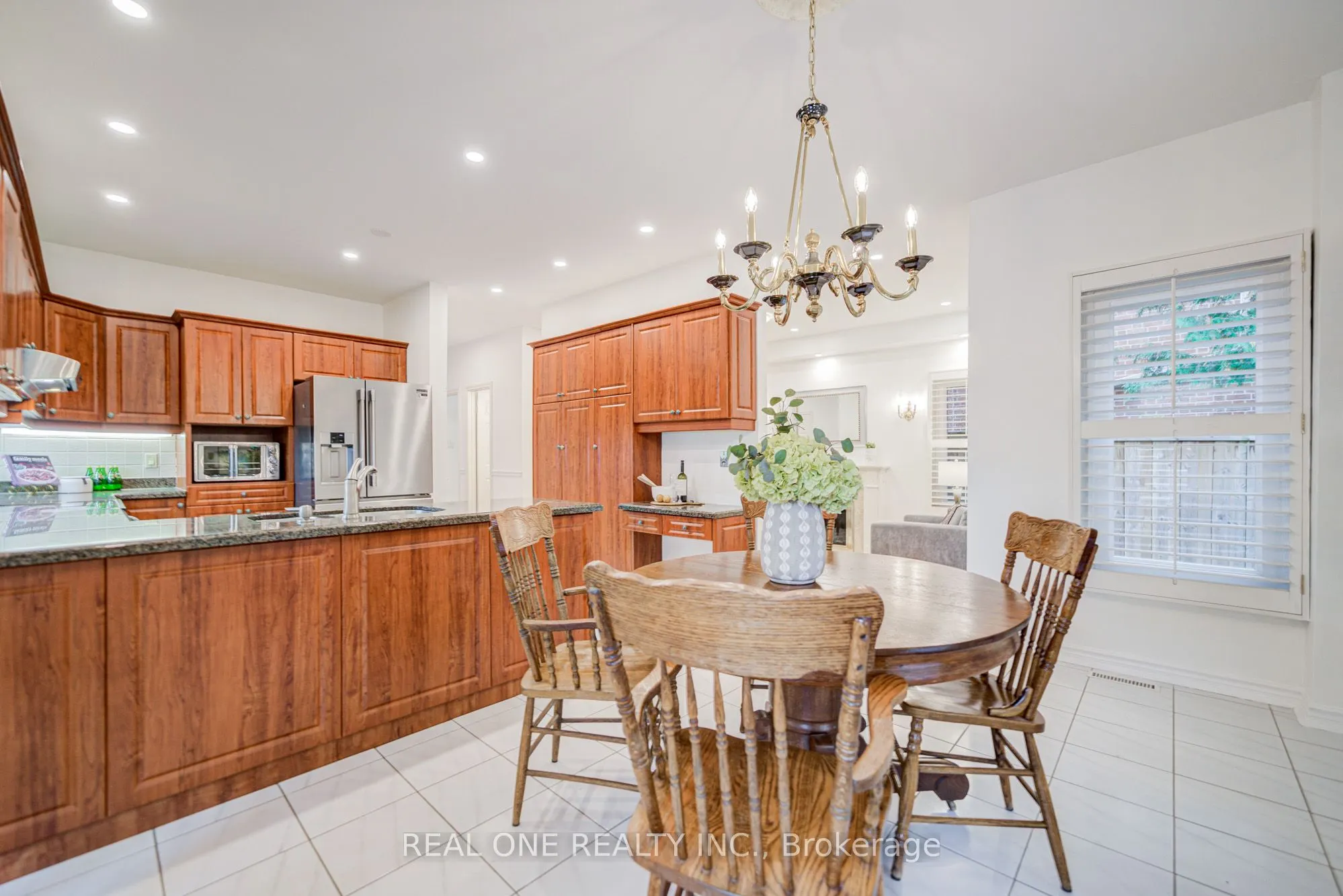 75 Willett Crescent