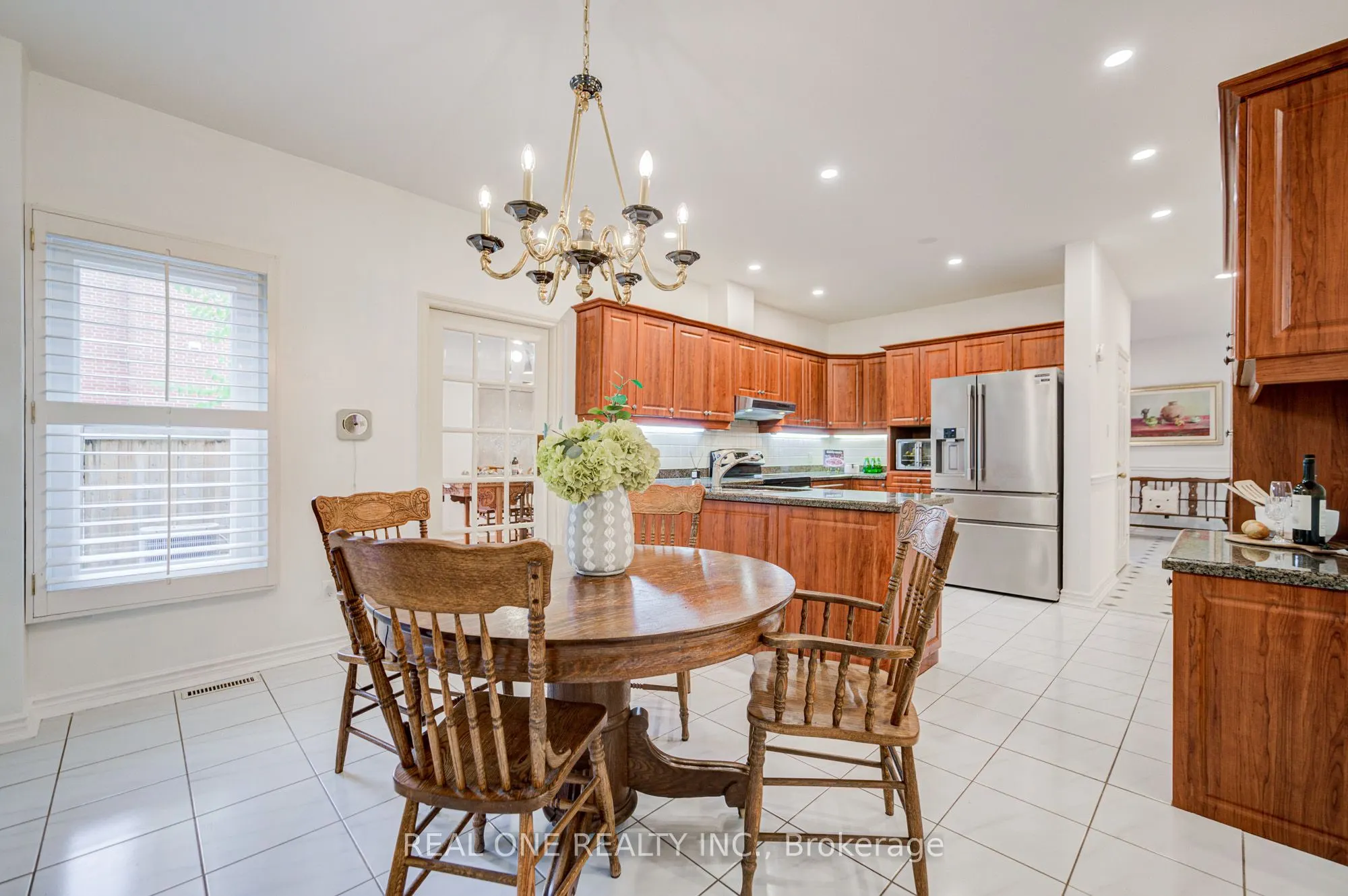 75 Willett Crescent