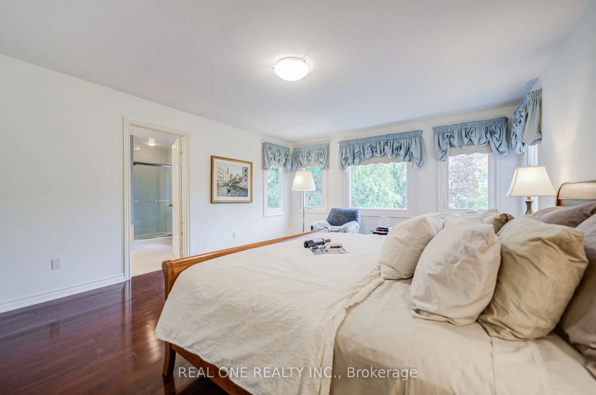 75 Willett Crescent