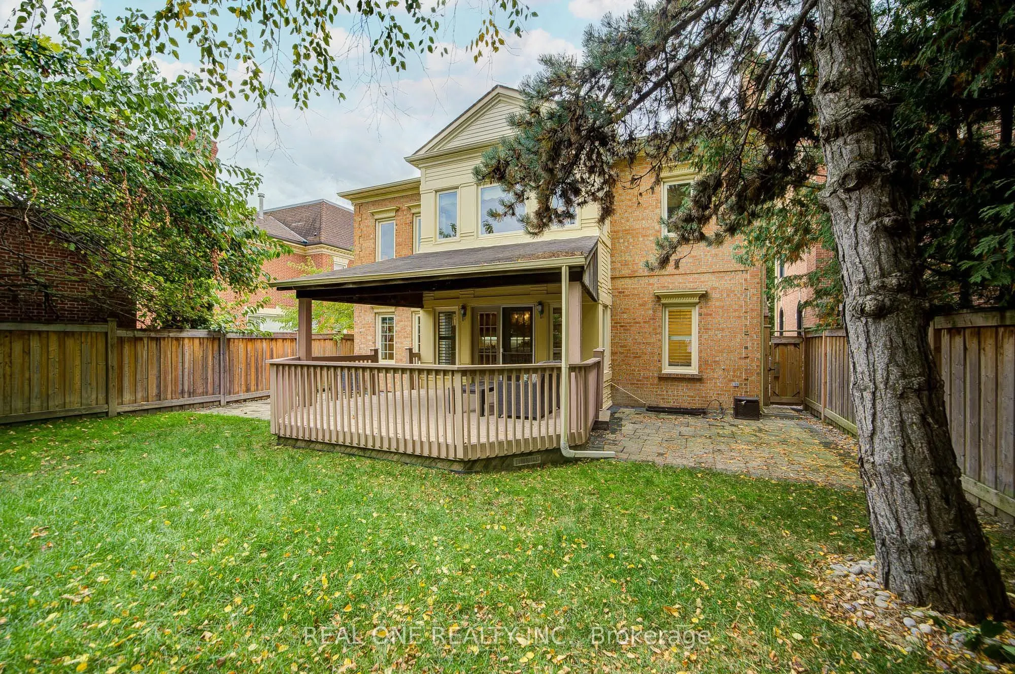 75 Willett Crescent