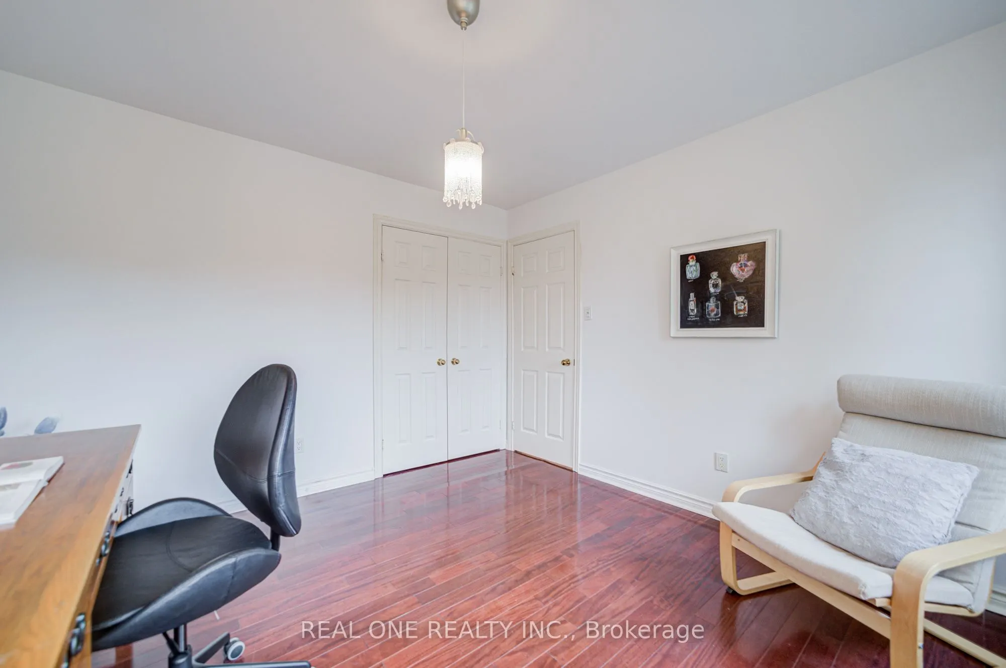 75 Willett Crescent