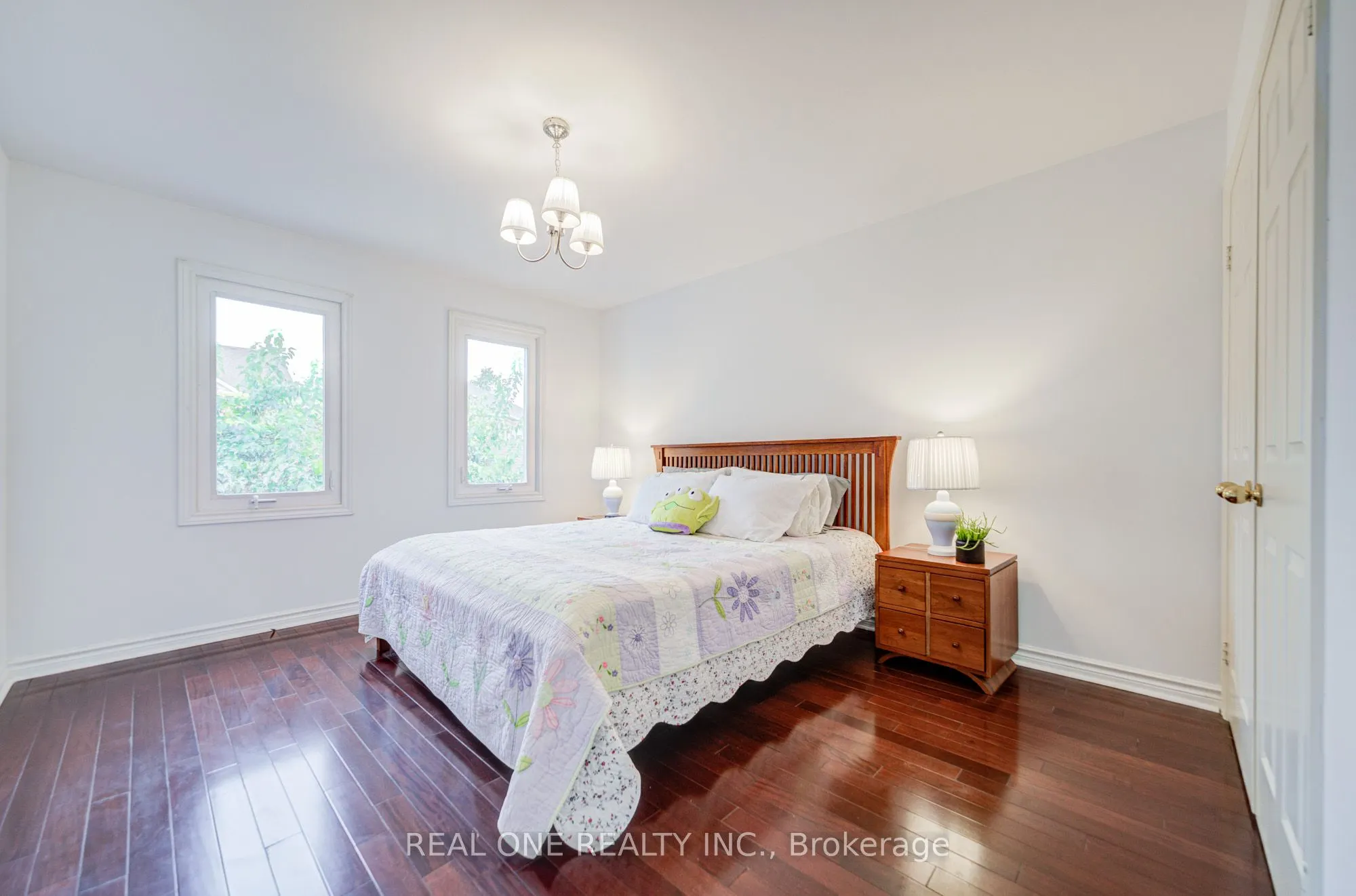 75 Willett Crescent
