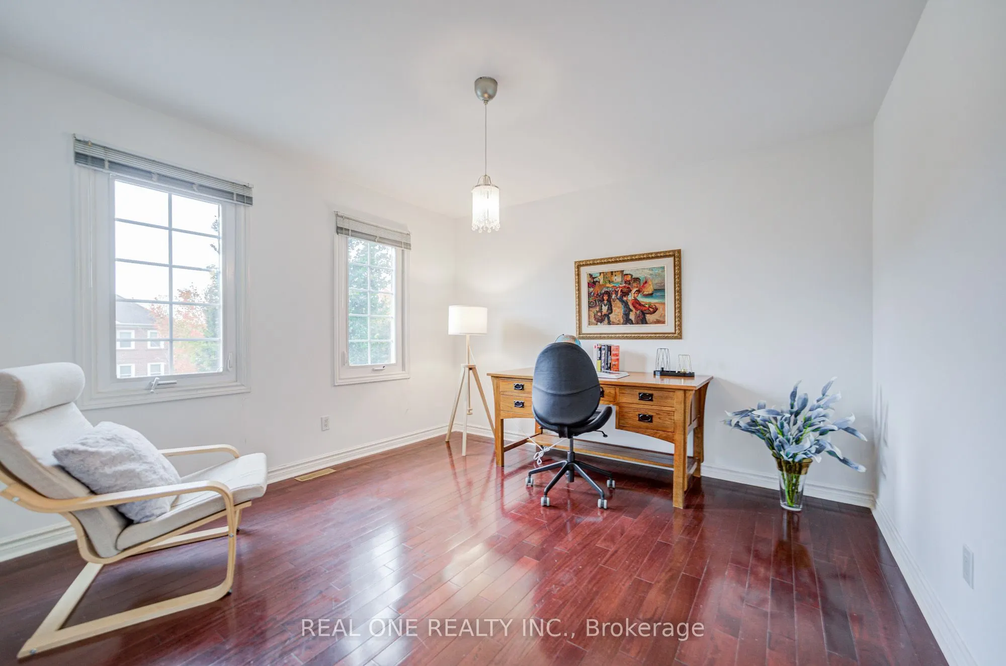 75 Willett Crescent