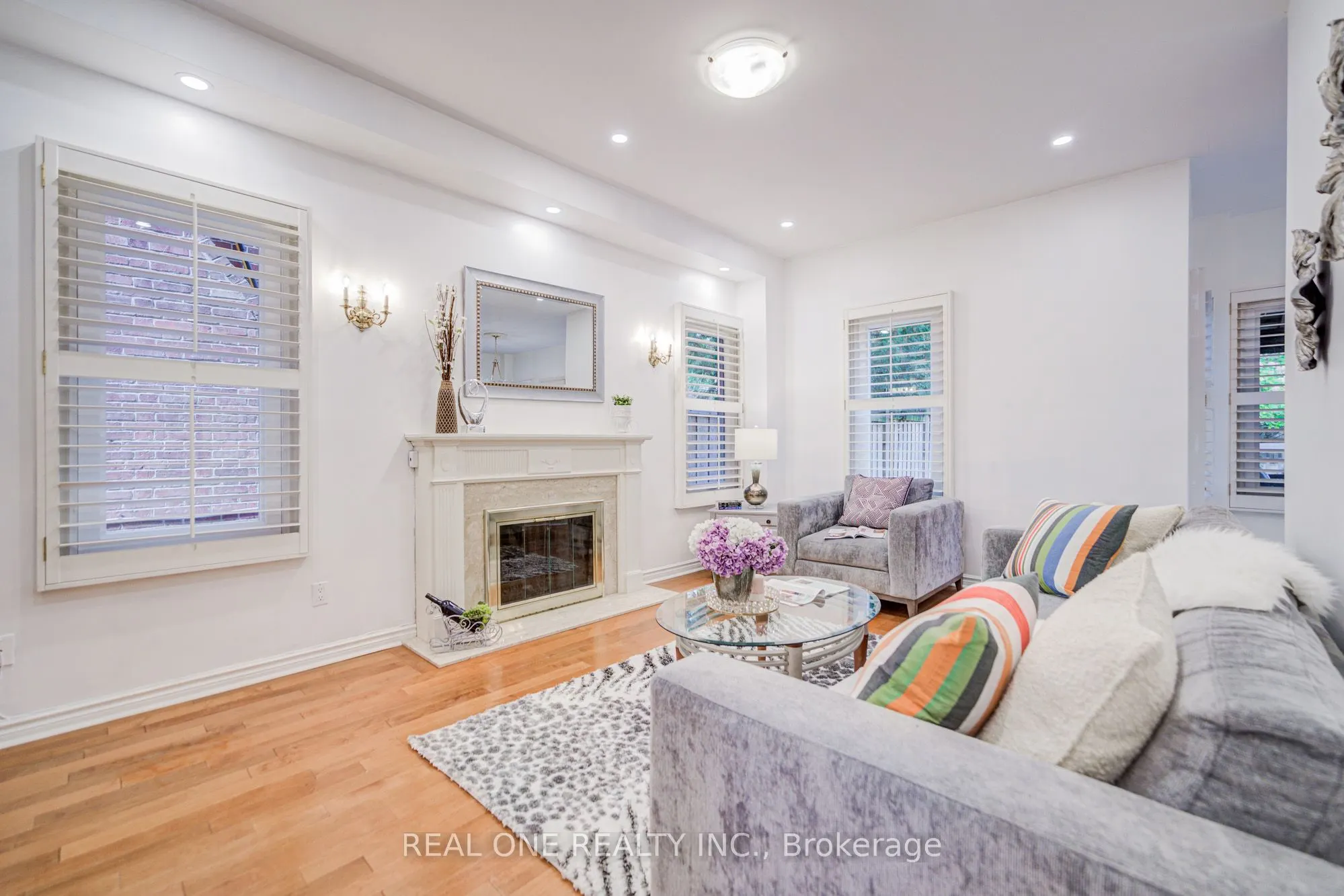 75 Willett Crescent