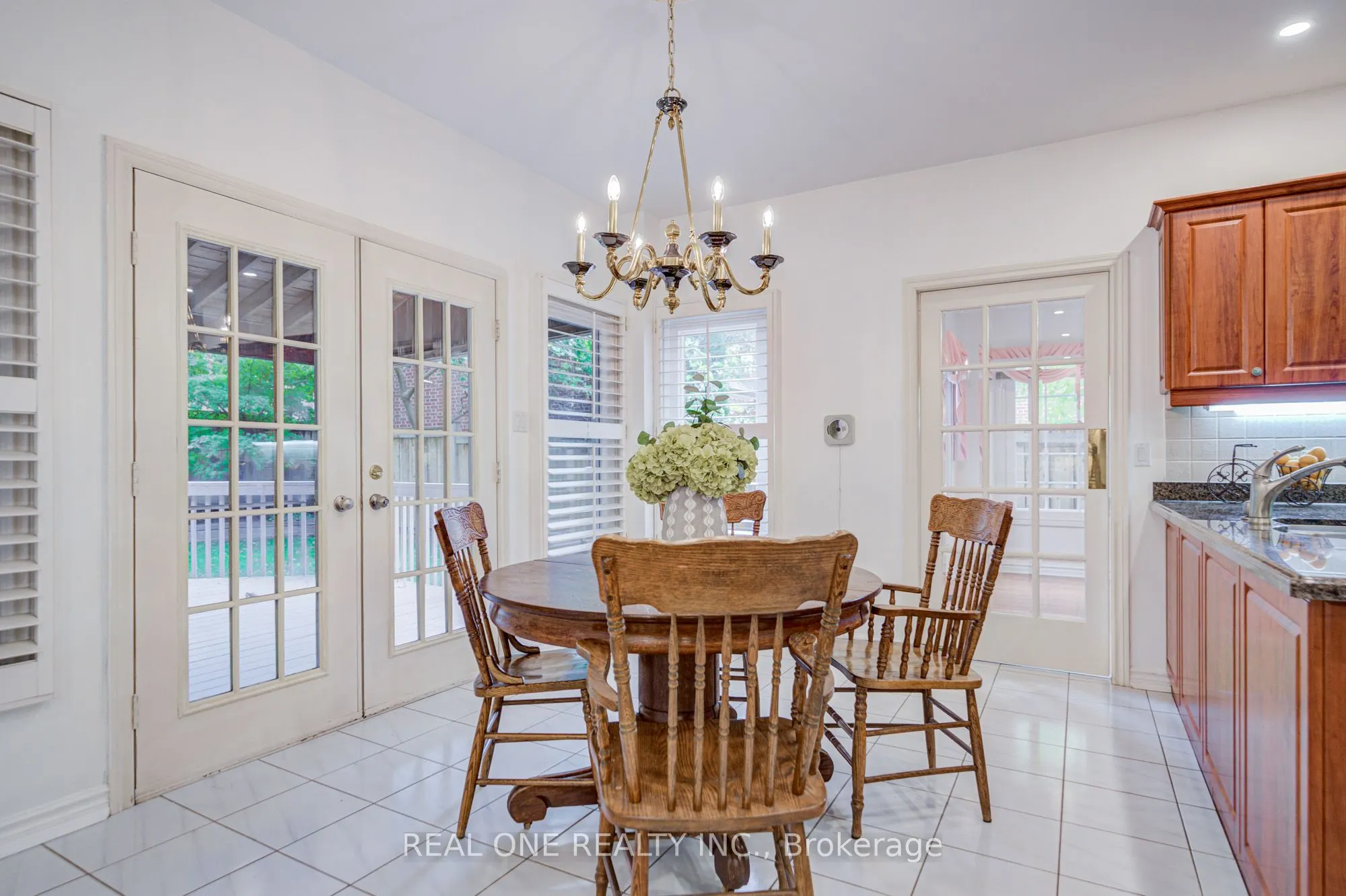75 Willett Crescent