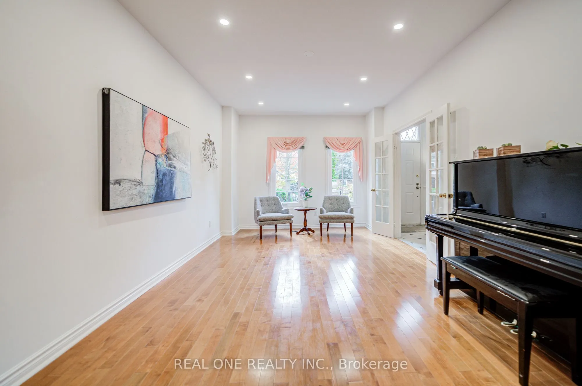 75 Willett Crescent