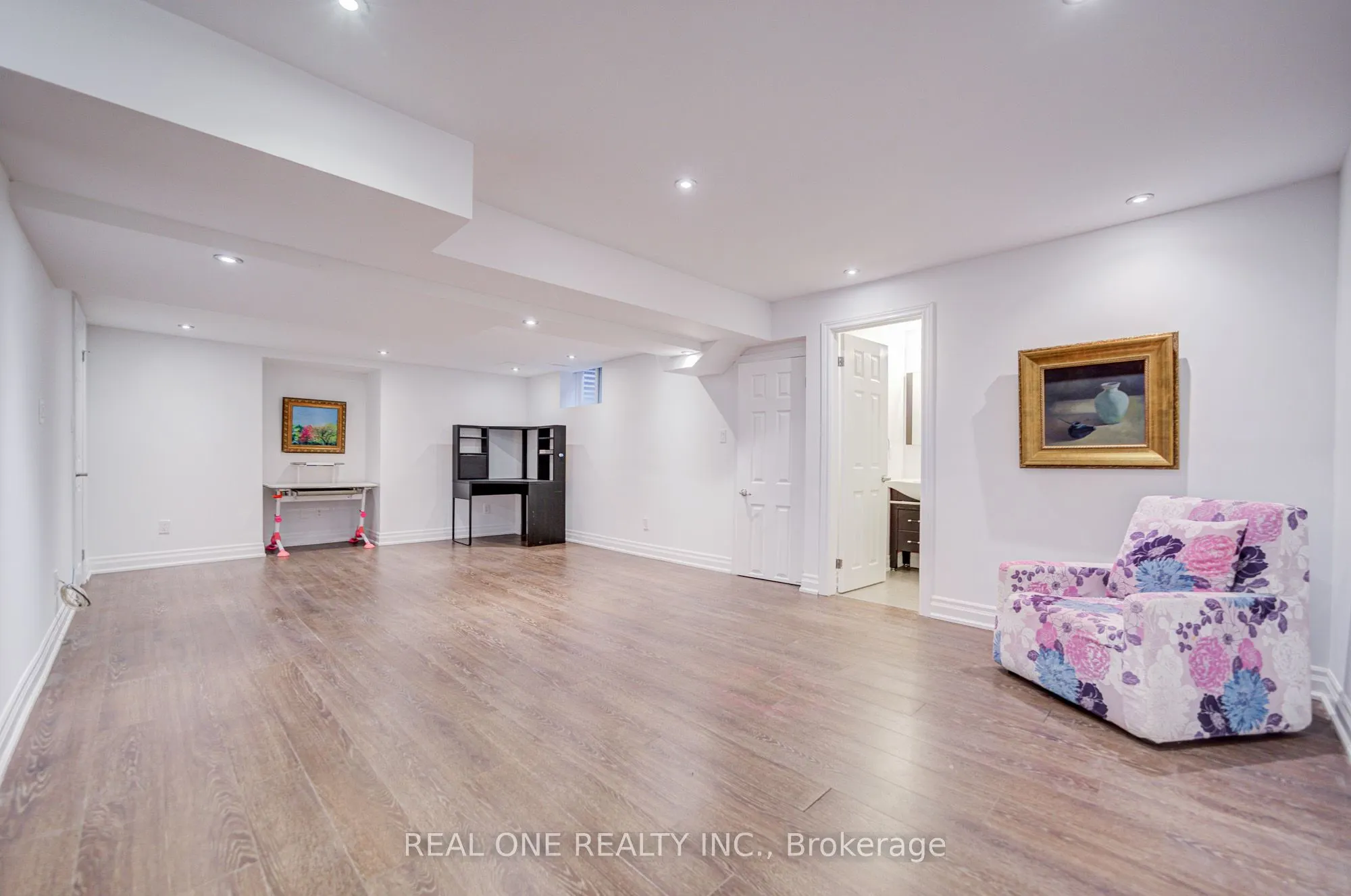 75 Willett Crescent