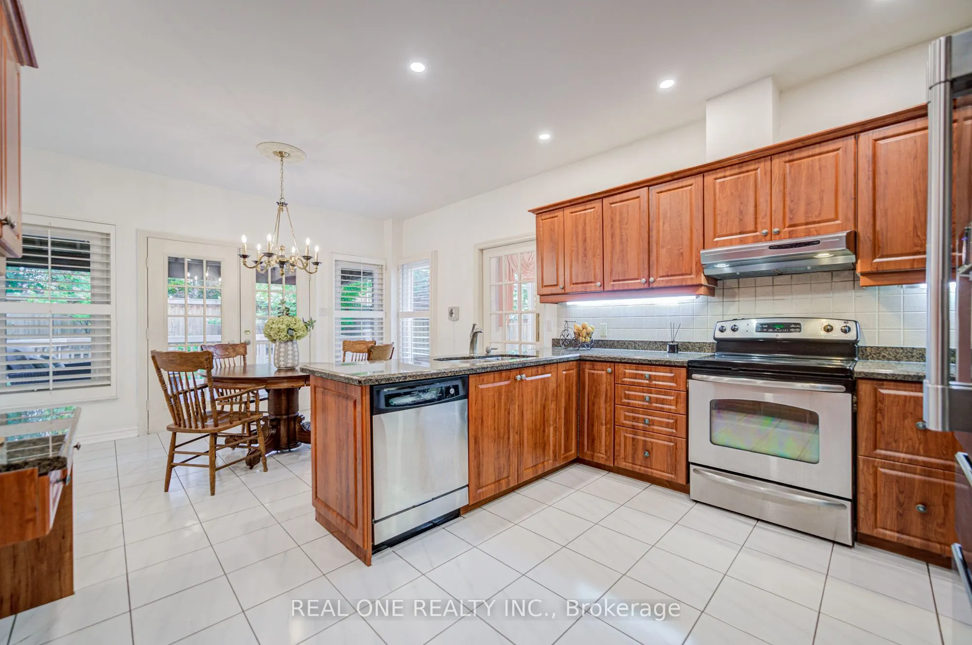 75 Willett Crescent