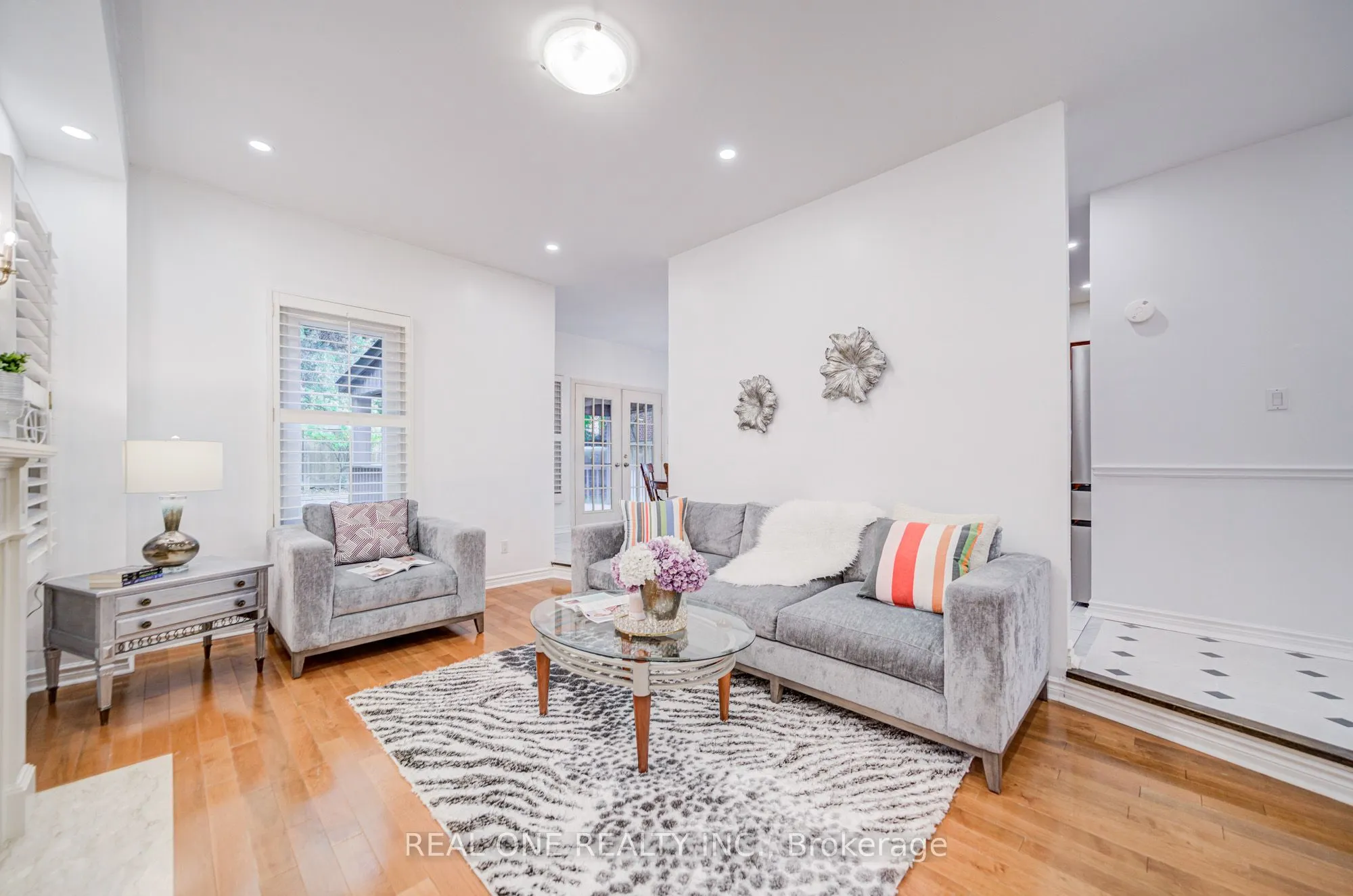 75 Willett Crescent