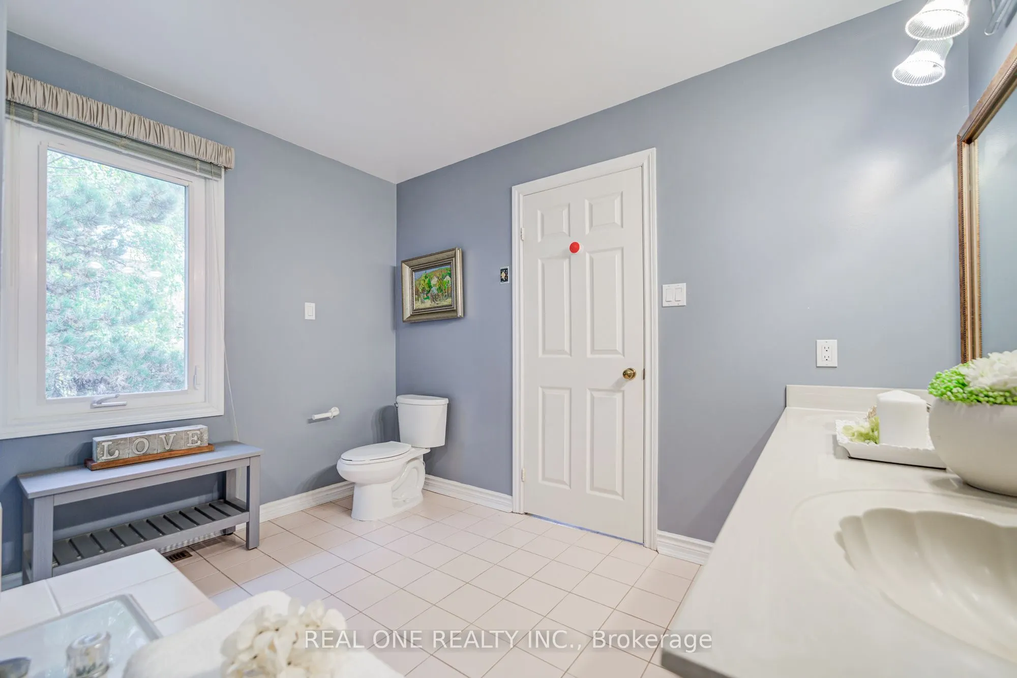 75 Willett Crescent