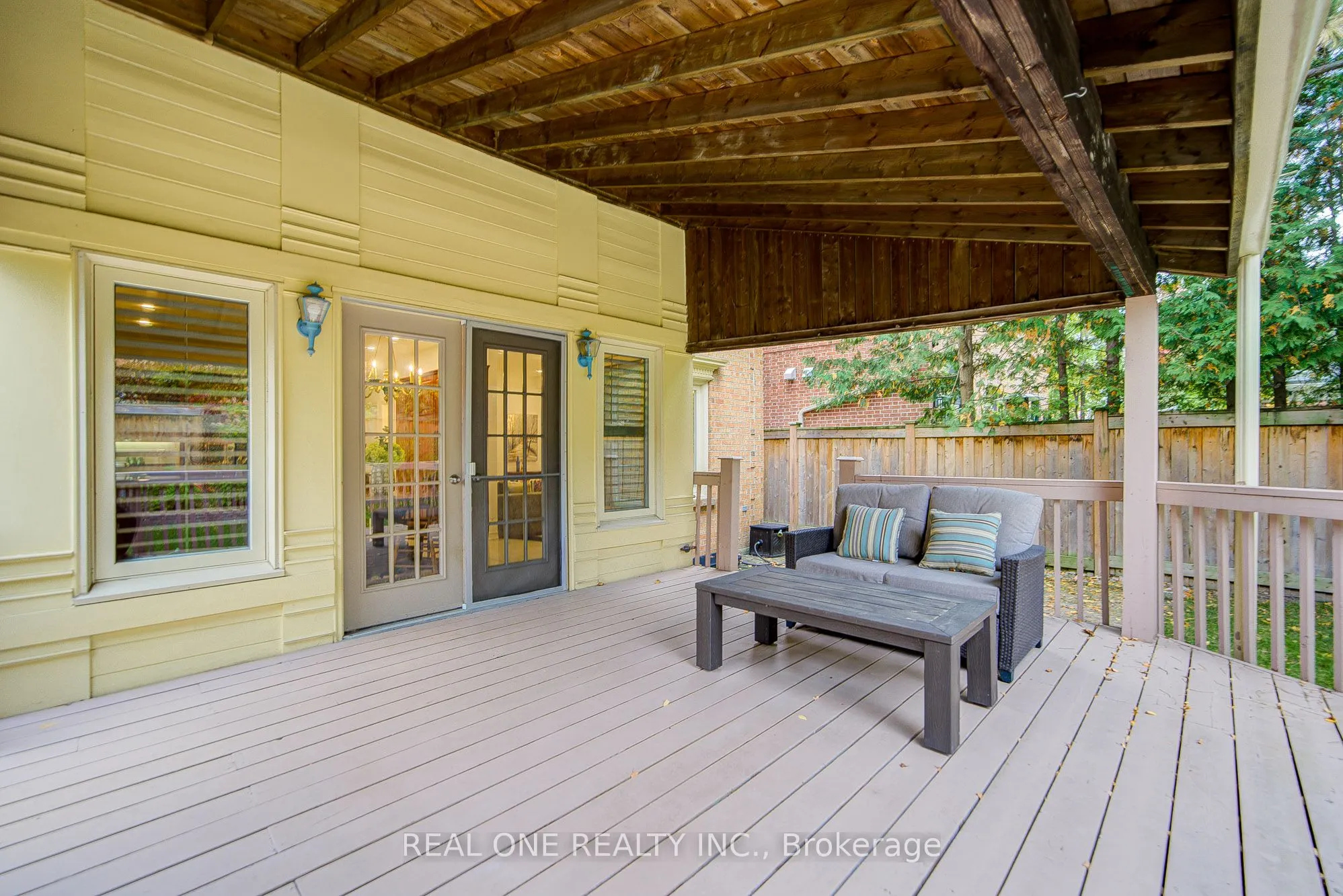 75 Willett Crescent