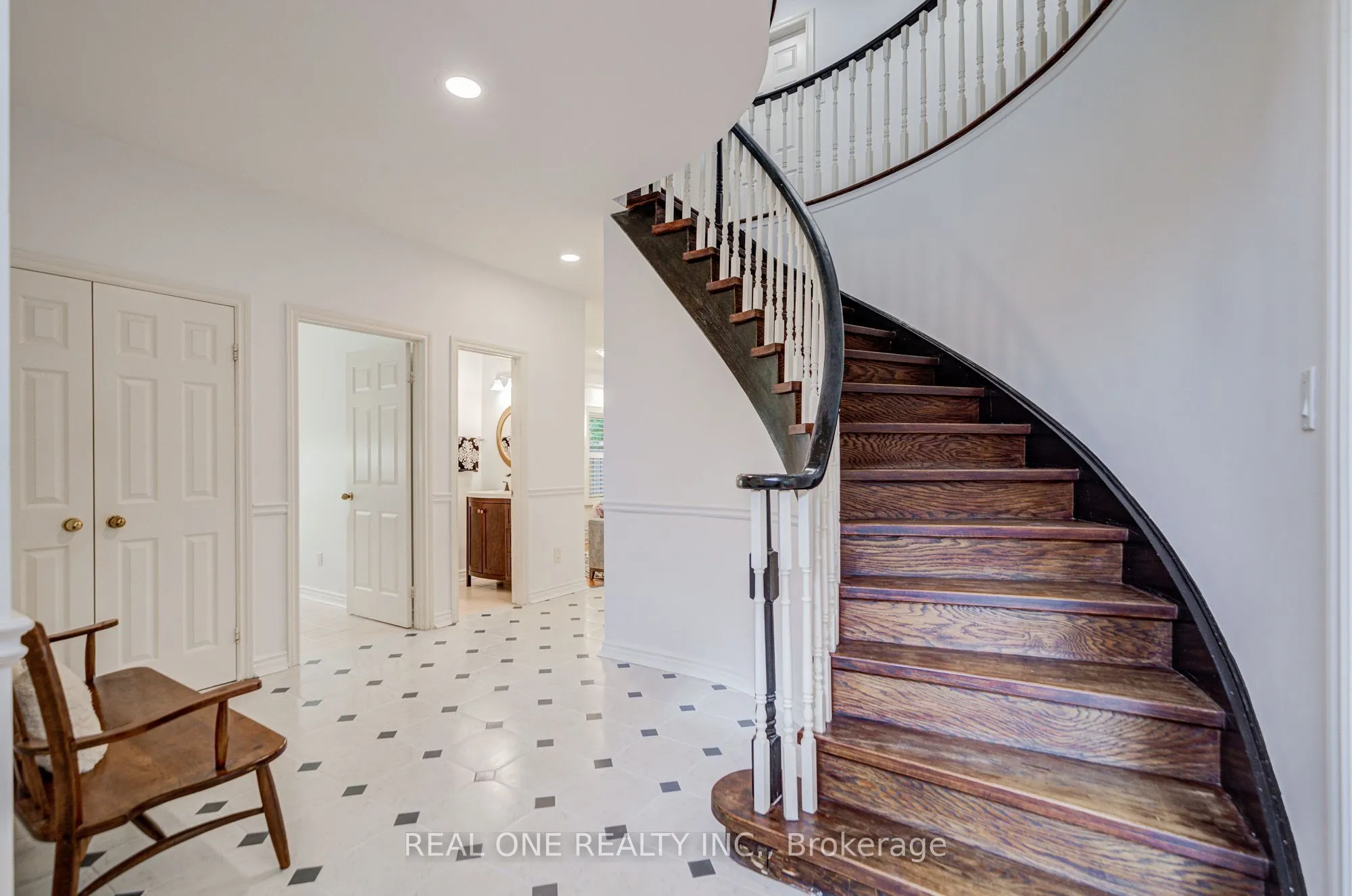 75 Willett Crescent