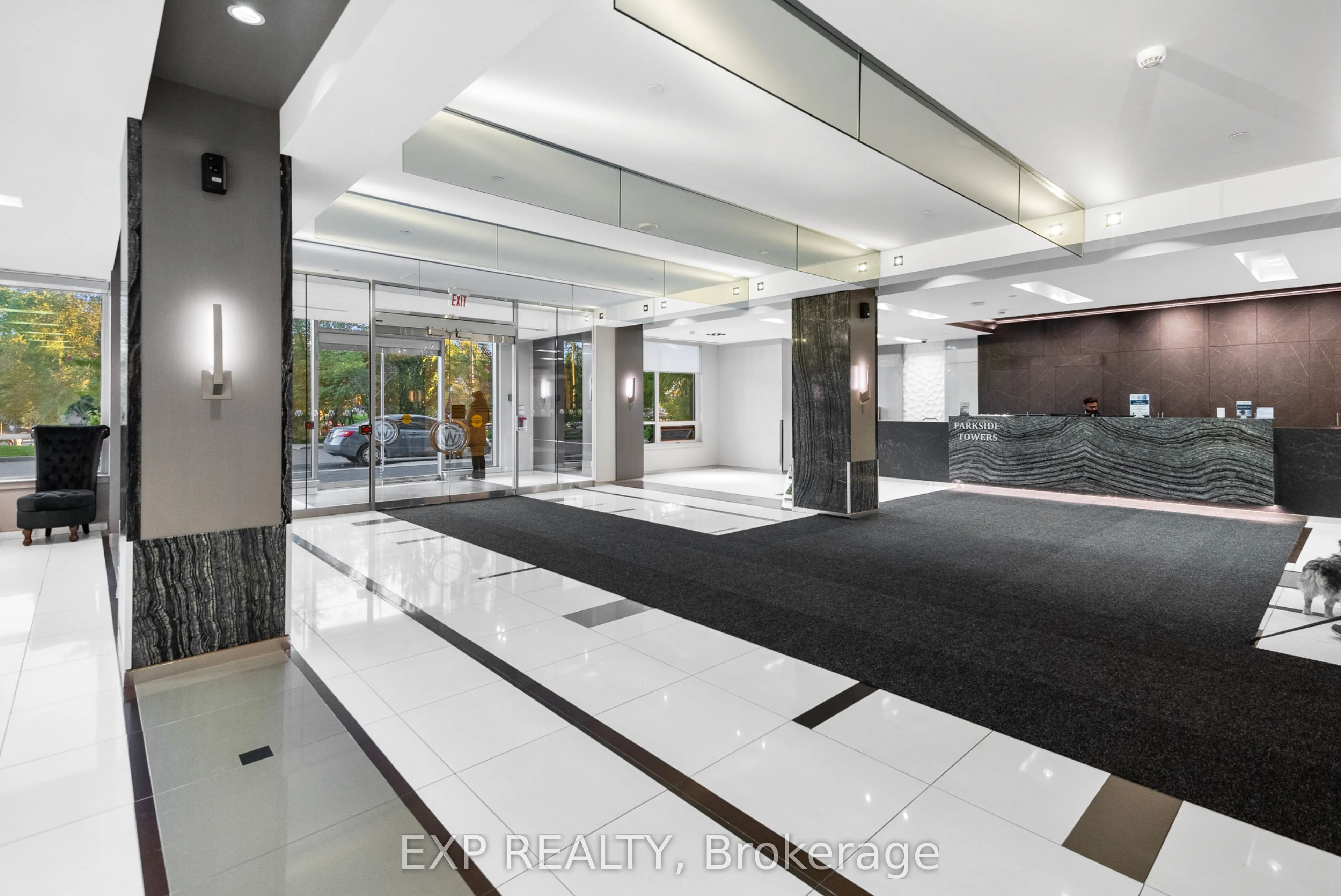 7167 Yonge Street, #1011