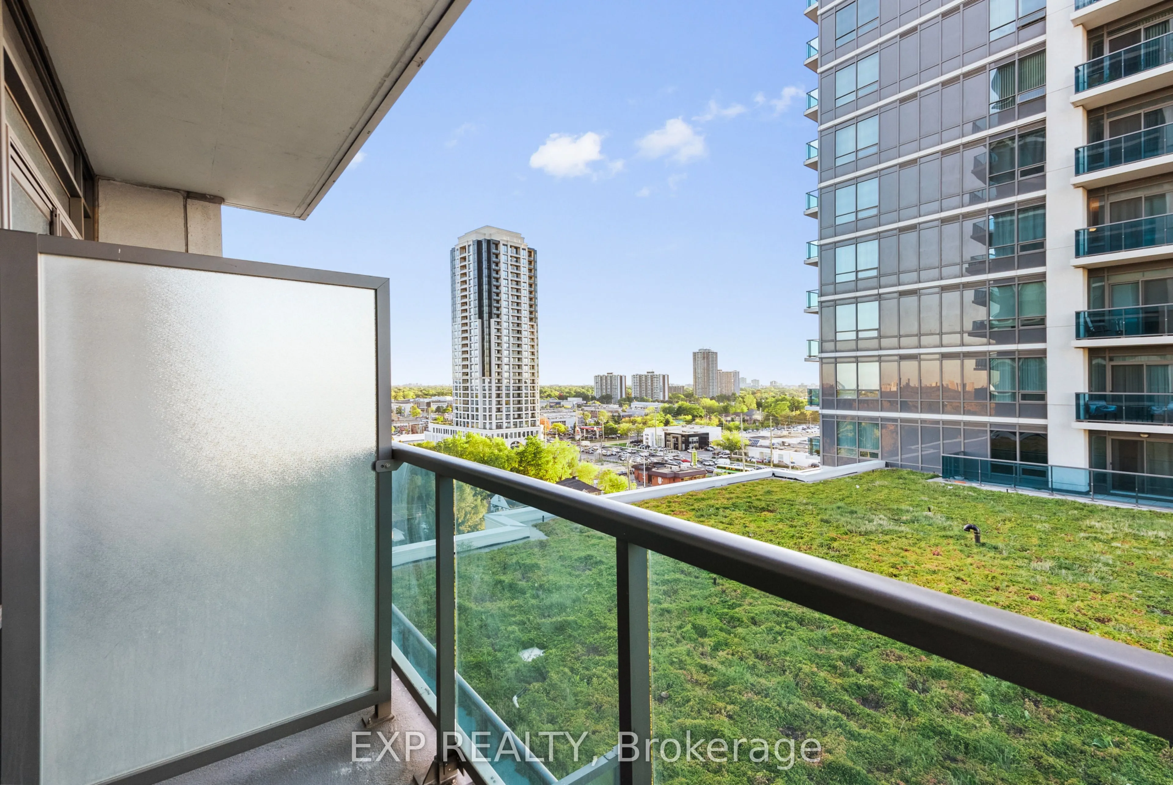 7167 Yonge Street, #1011
