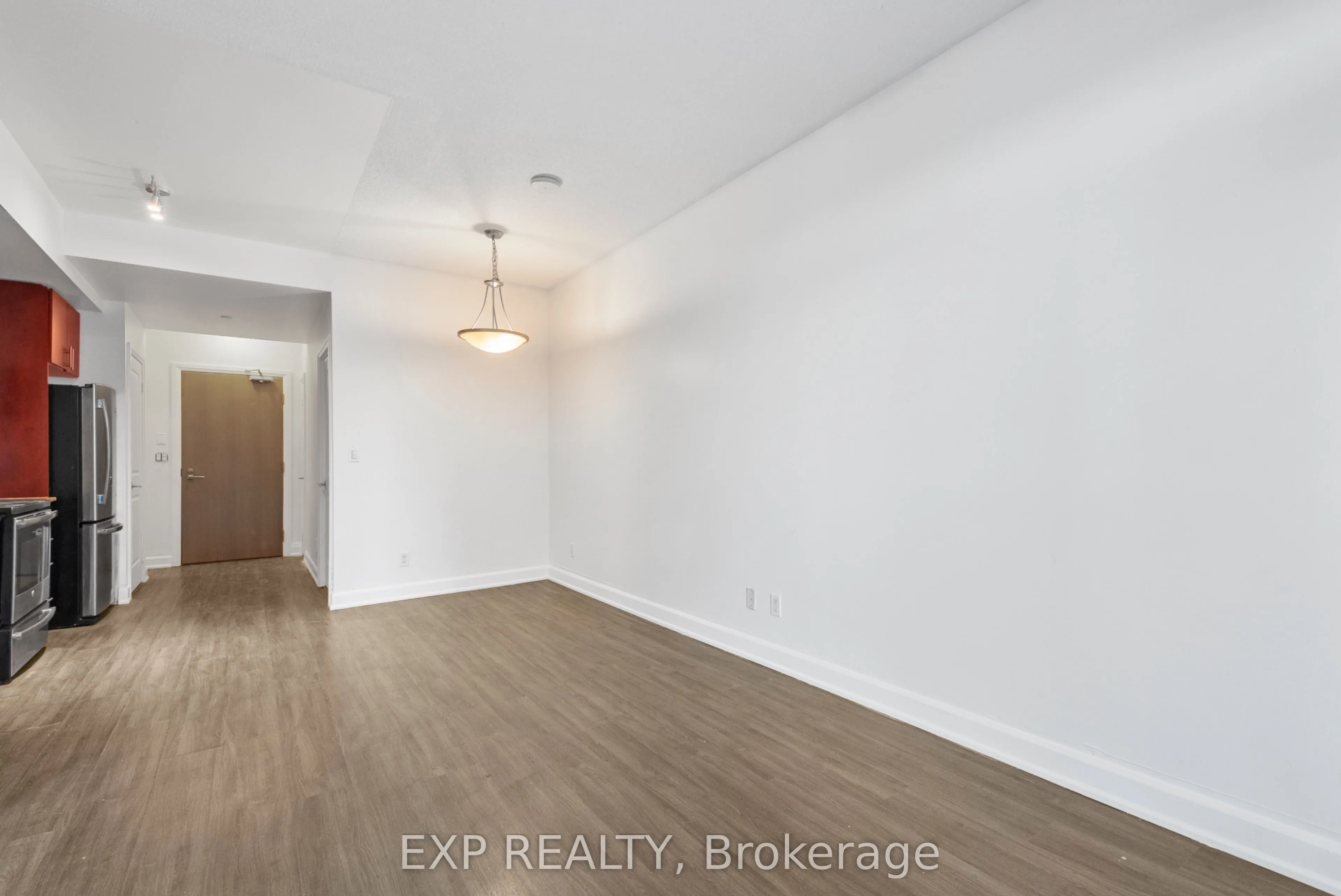 7167 Yonge Street, #1011