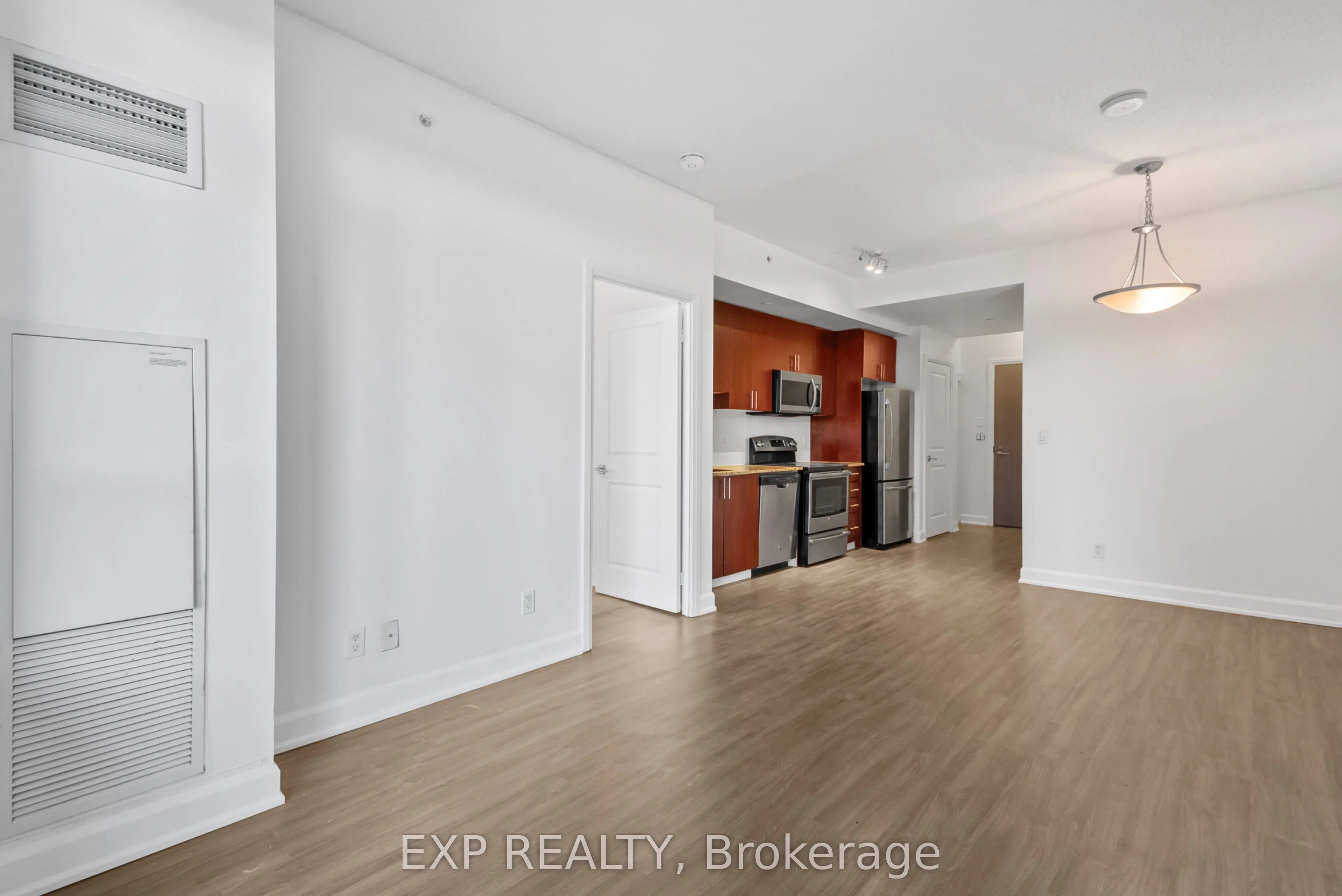 7167 Yonge Street, #1011