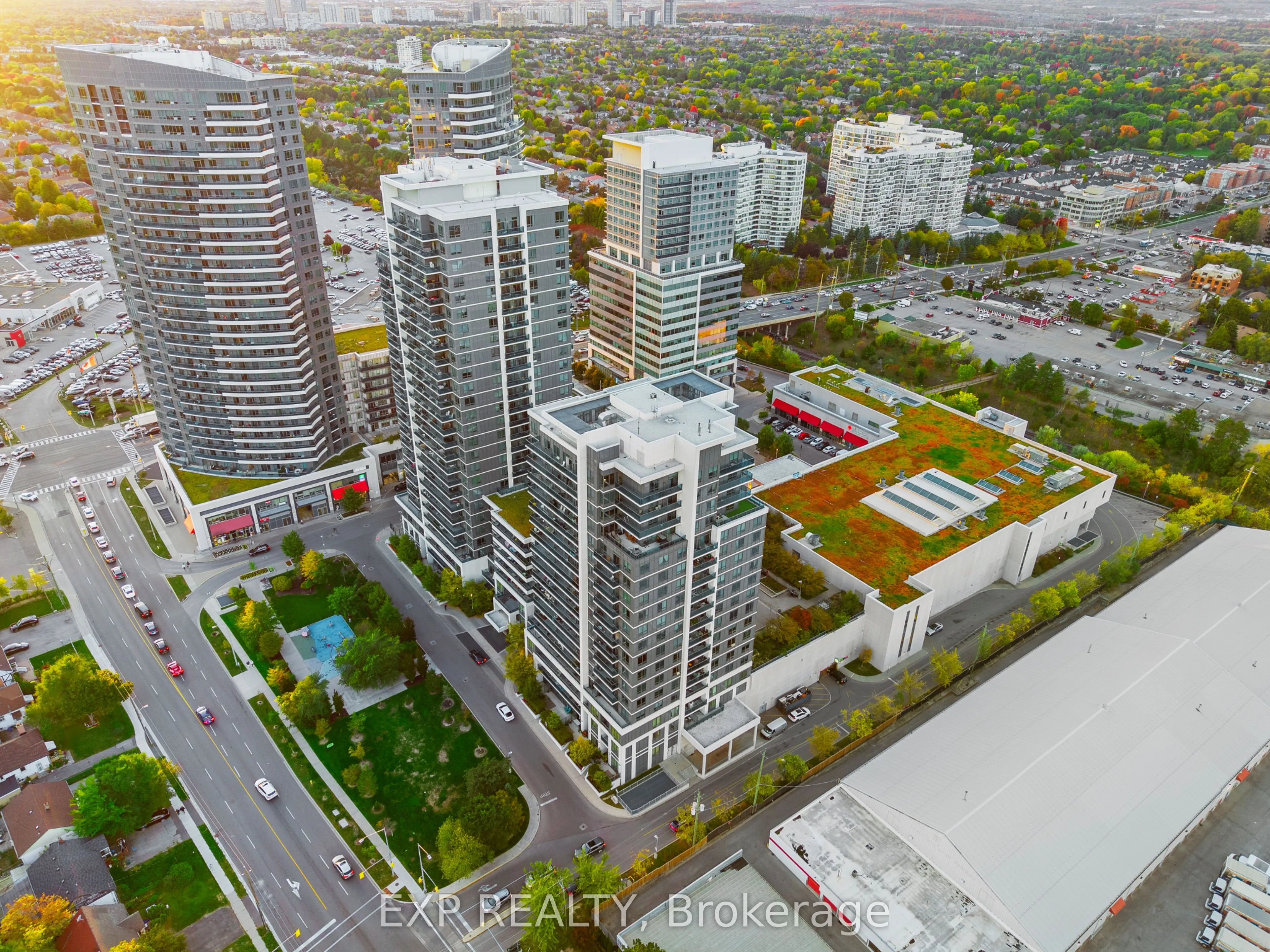 7167 Yonge Street, #1011