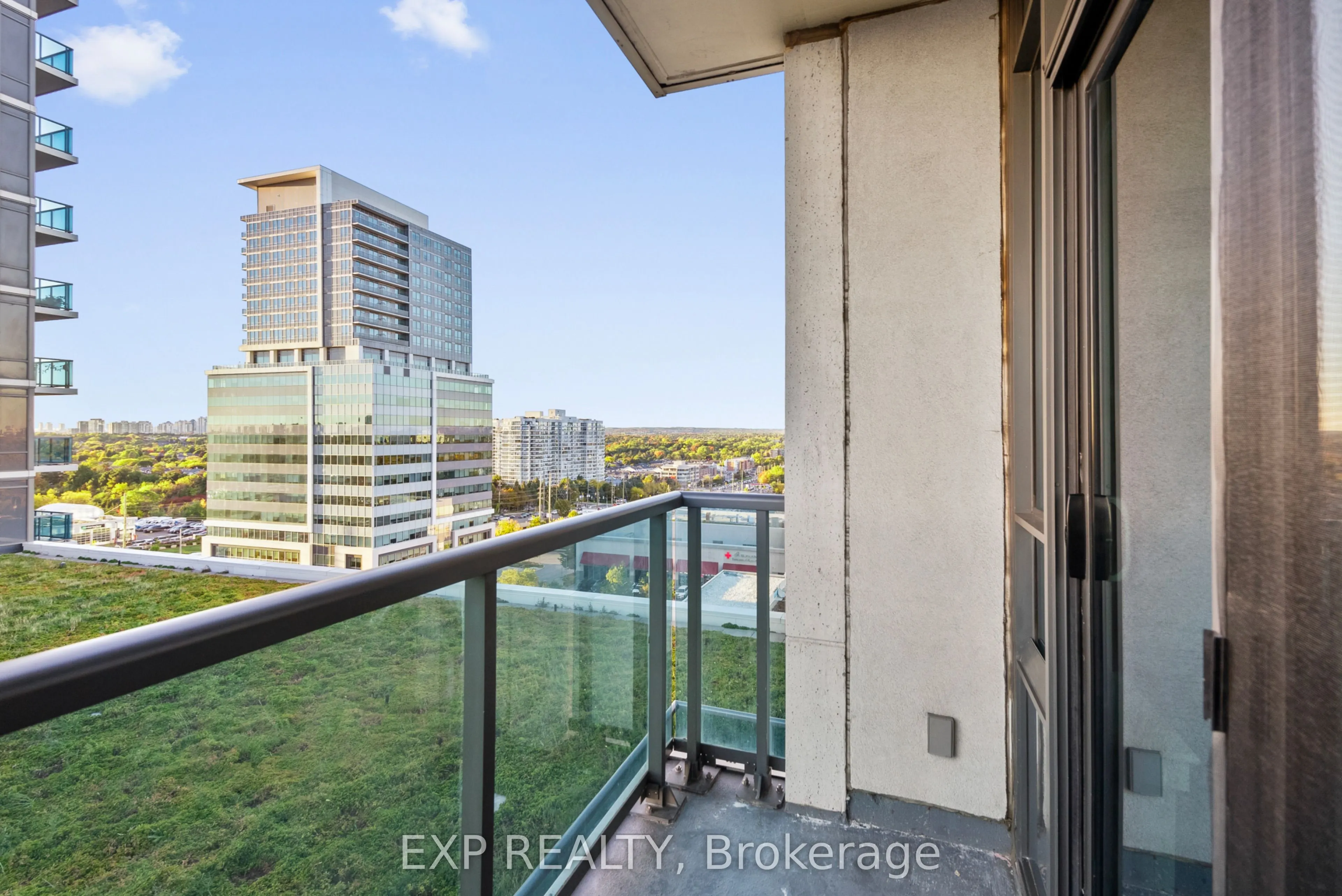 7167 Yonge Street, #1011