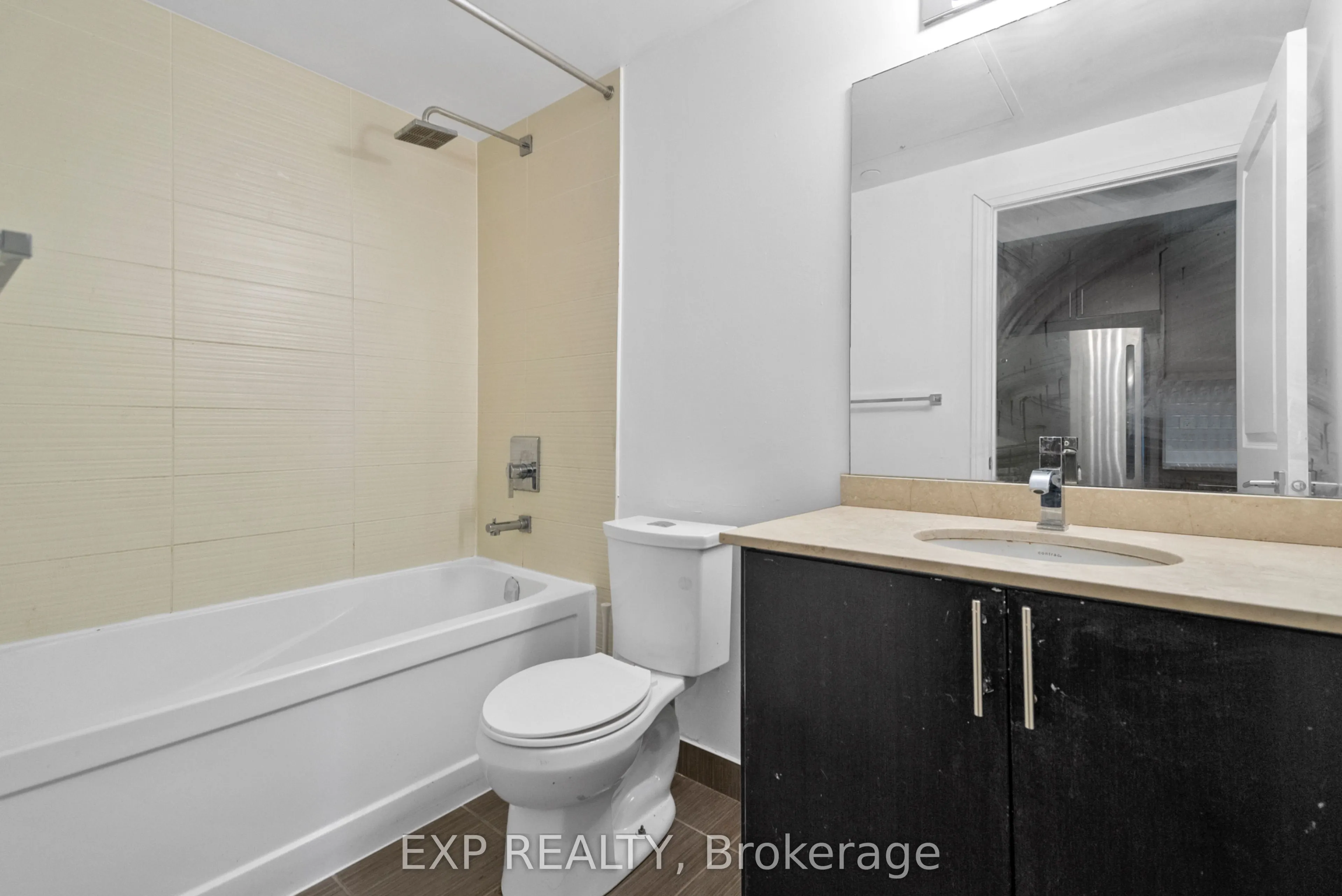 7167 Yonge Street, #1011