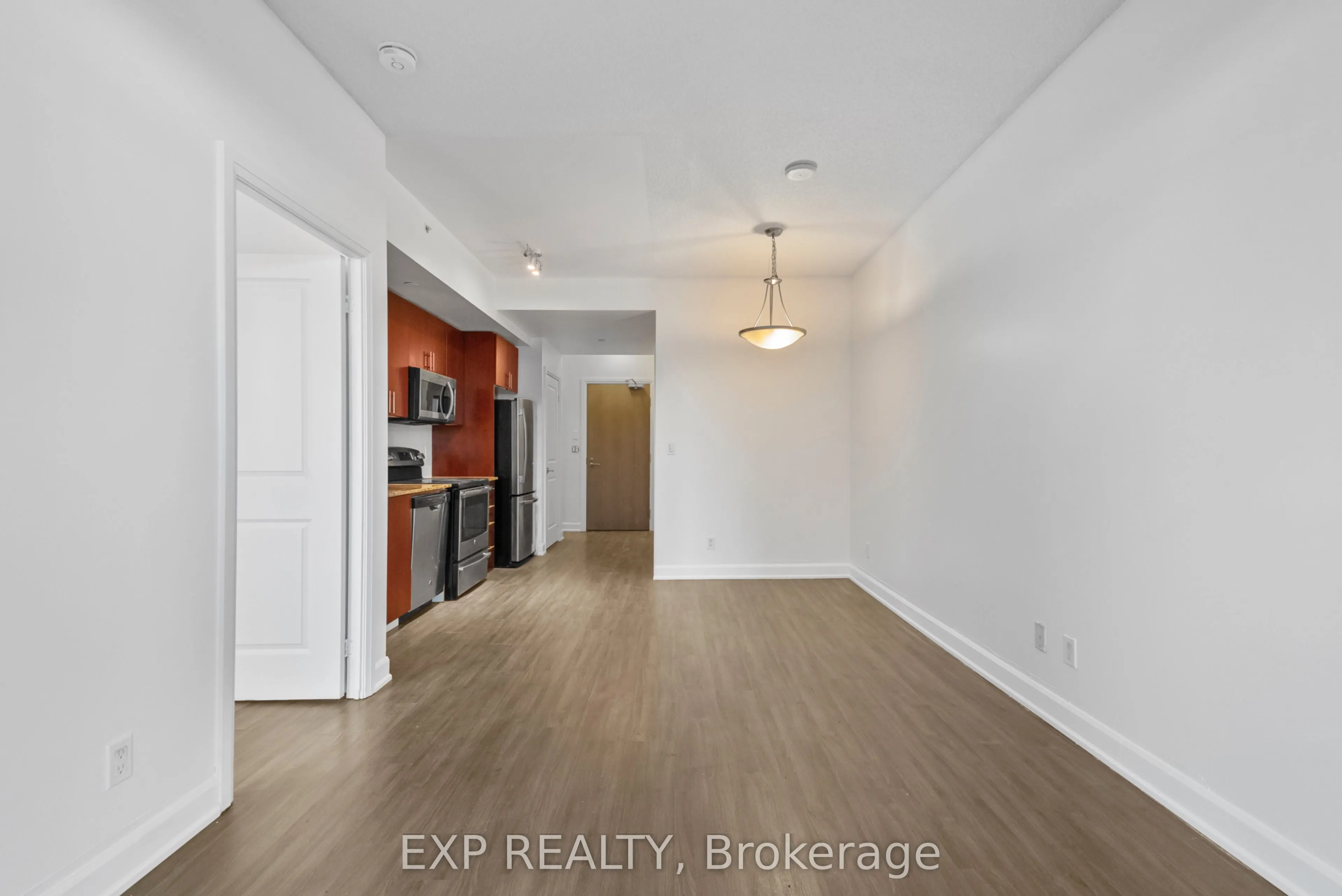 7167 Yonge Street, #1011