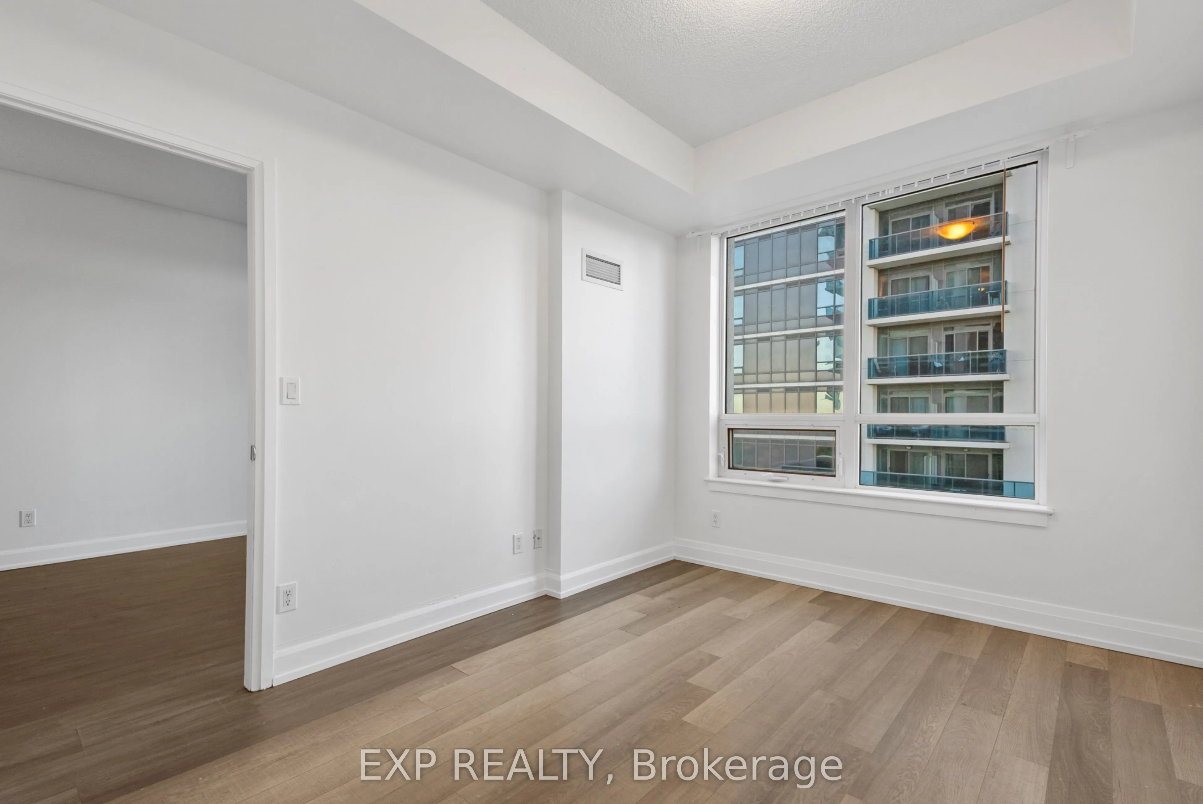 7167 Yonge Street, #1011