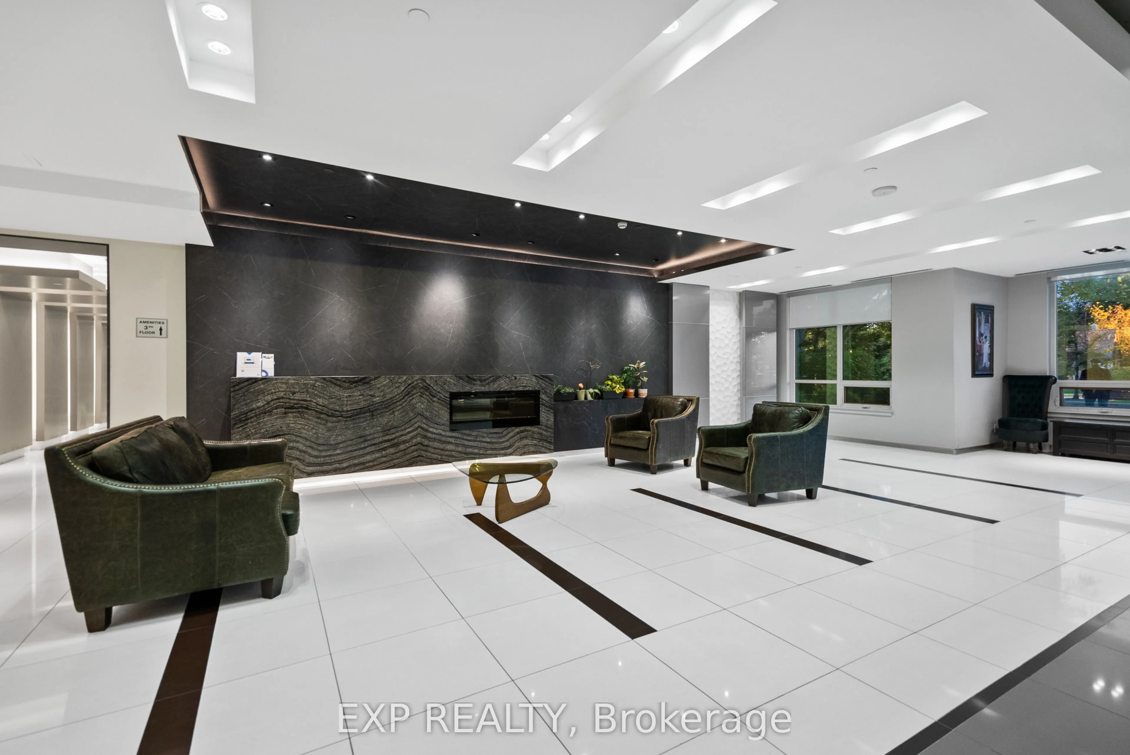 7167 Yonge Street, #1011